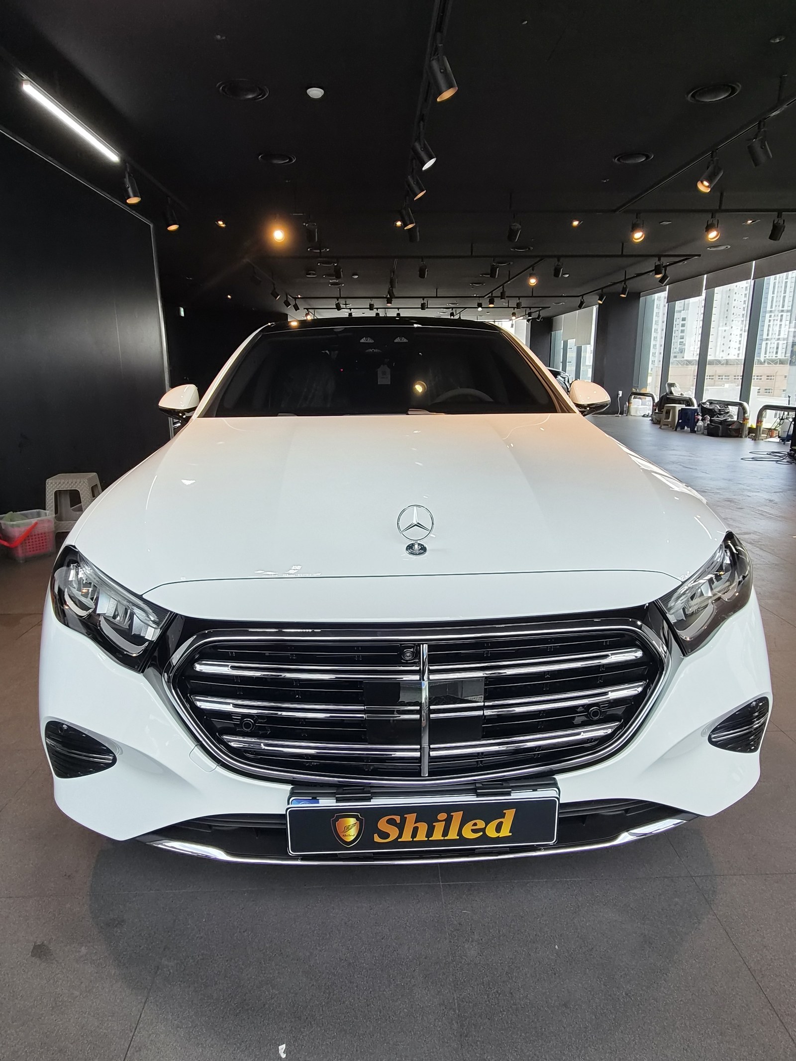 벤츠 E200 화이트 신차 F5 유리막코팅 - 부산 유리막코팅 전면