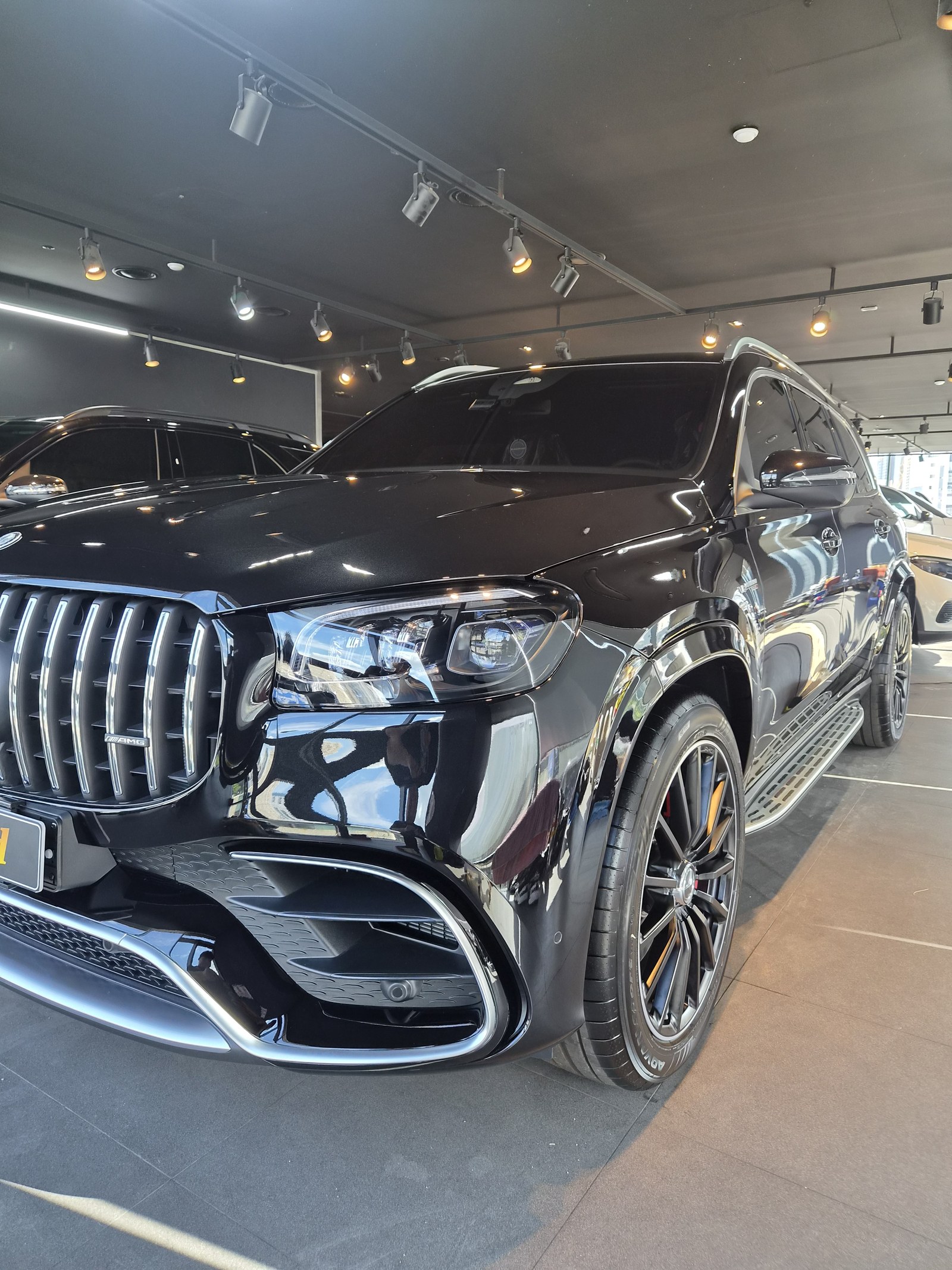 벤츠 GLS63 AMG 검정 신차 정측면 - 유리막코팅