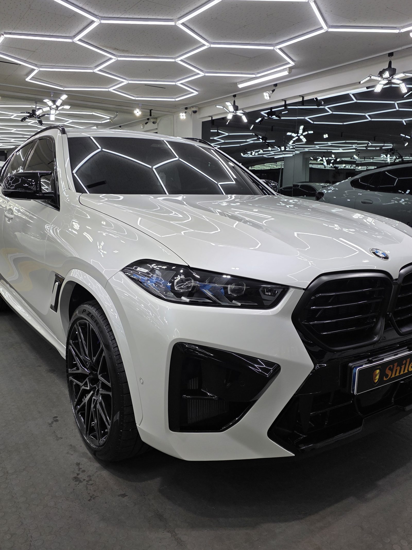 BMW X6 M 보닛 광택 - G-PRO 코팅 후 반사