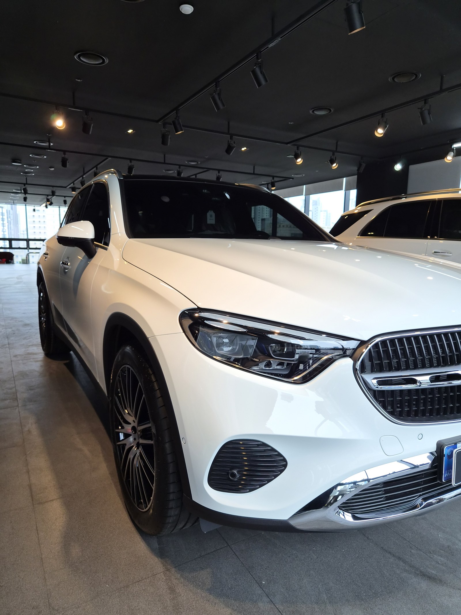 벤츠 GLC300 백색 전측면 글로시 - 부산 유리막코팅