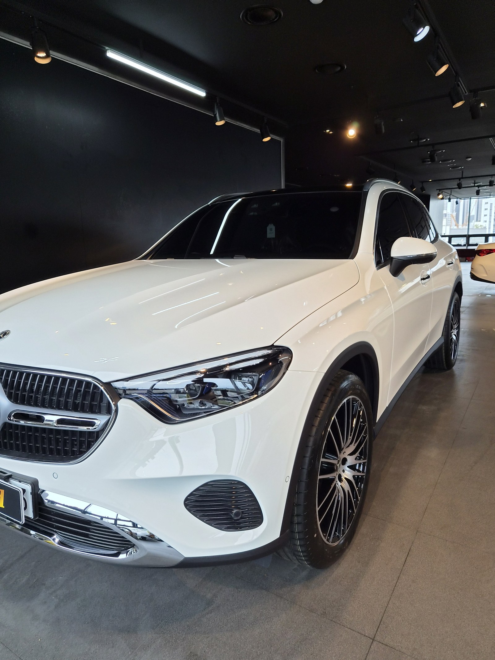 벤츠 GLC300 백색 신차 정측면 - 유리막코팅