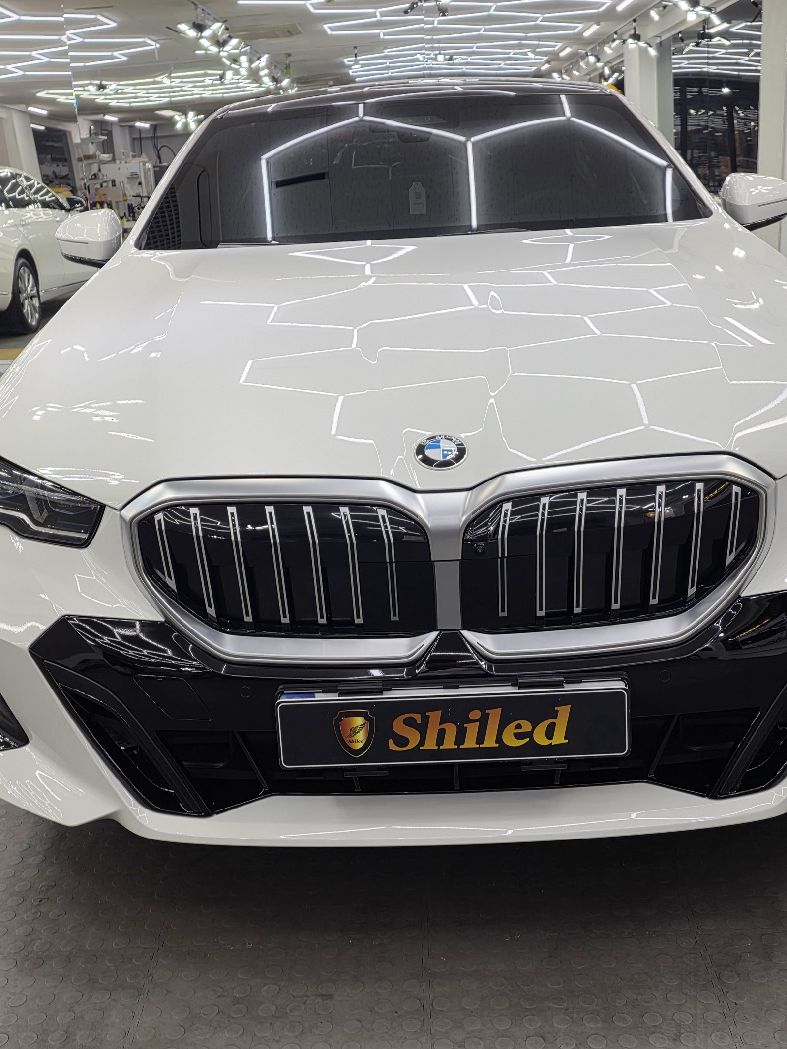BMW 520i 백색 신차 G-PRO 유리막코팅 - 부산 쉴드광택 전면