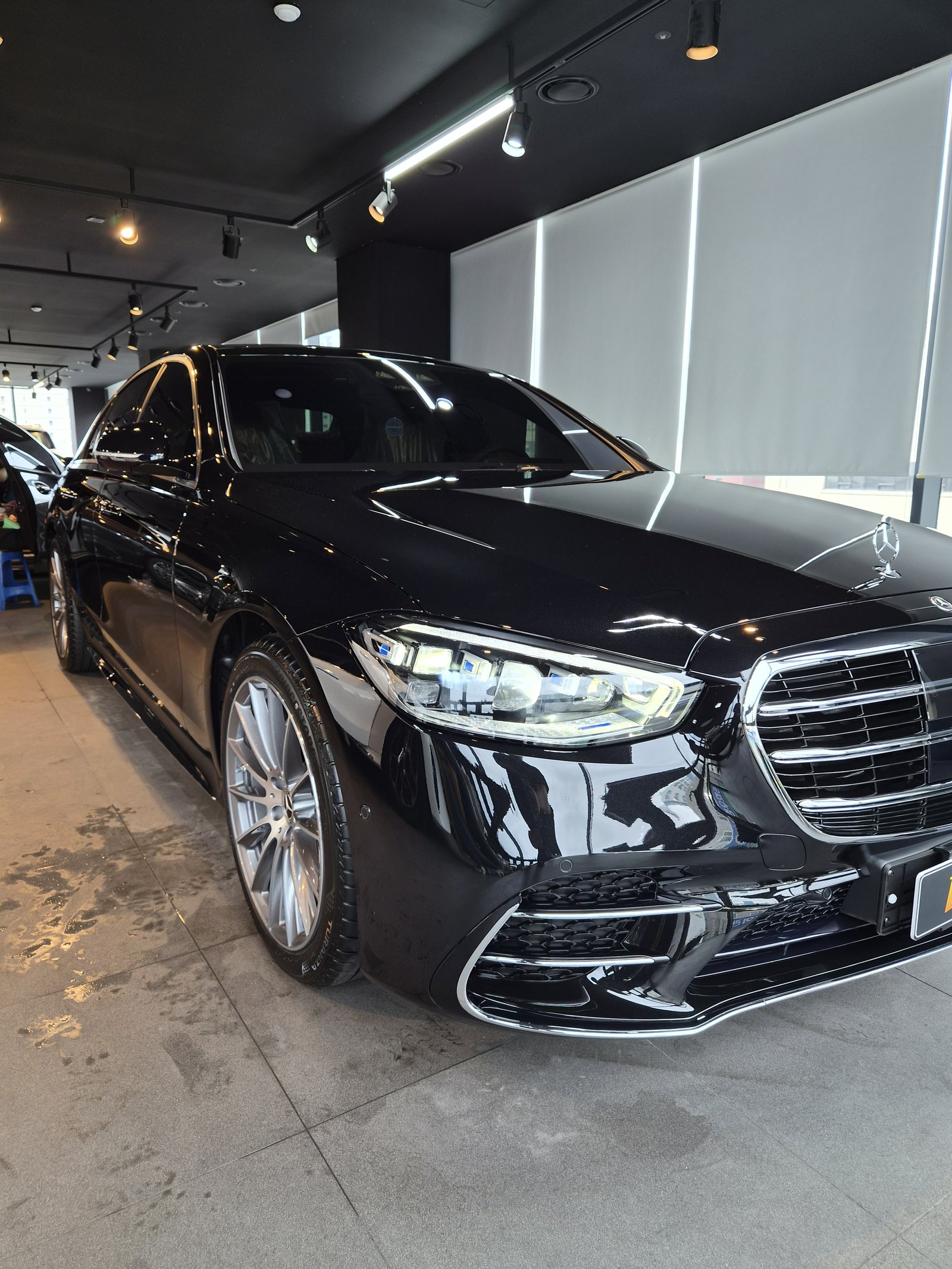 벤츠 S450 검정 신차 전측면 - 부산 유리막코팅