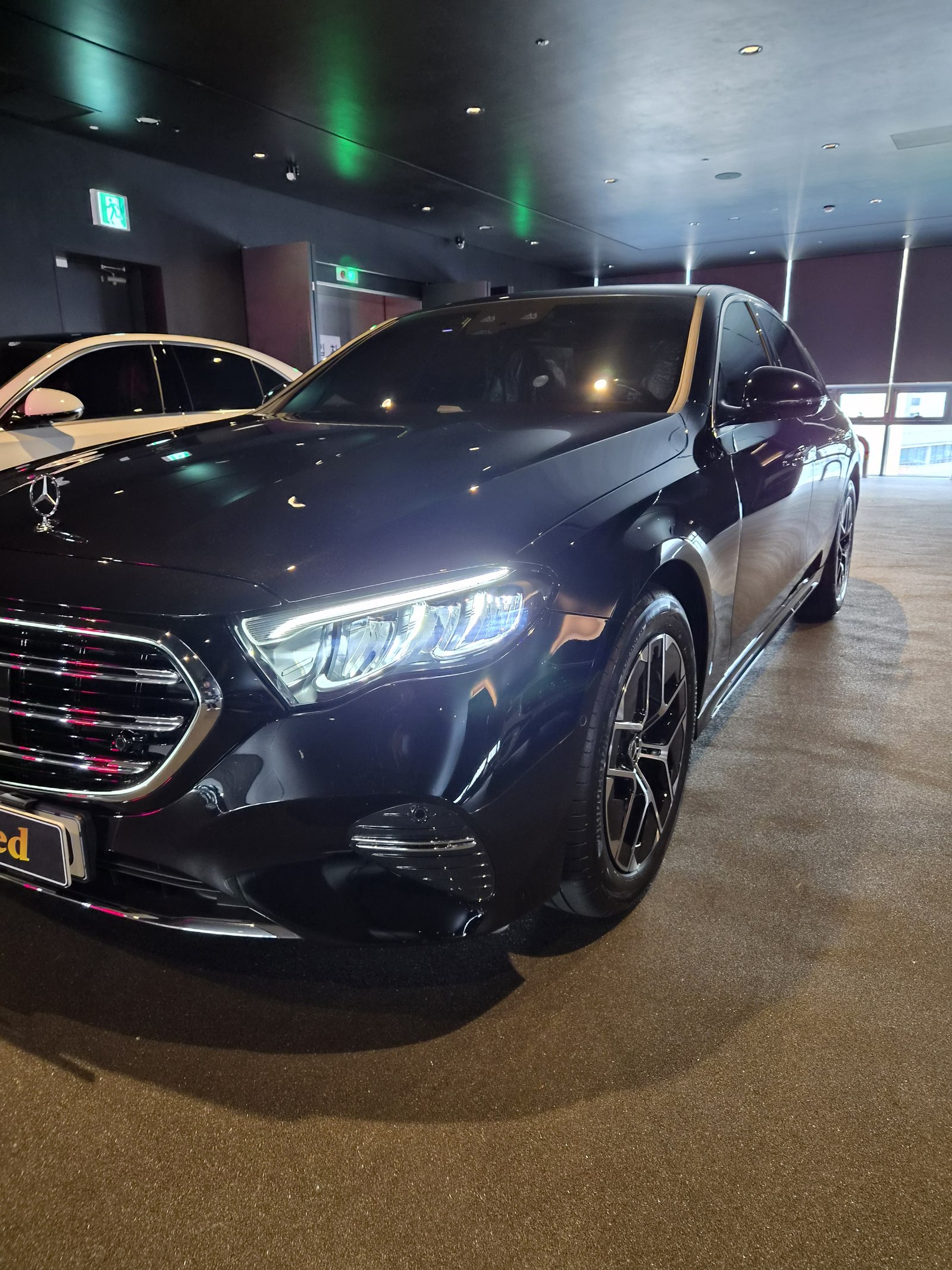 벤츠 E200 검정 전측면 글로시 - 부산 신차 유리막코팅