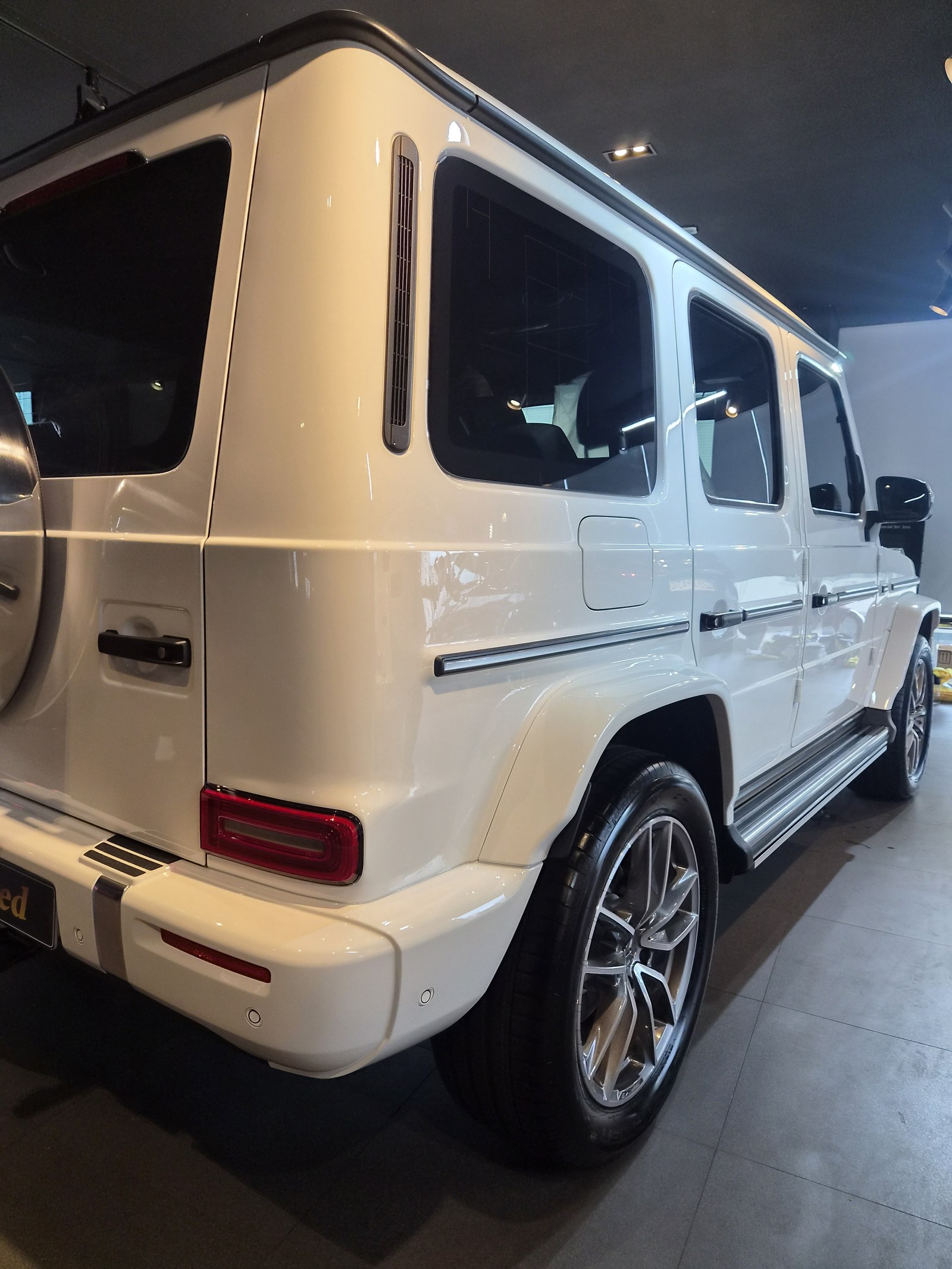 부산 유리막코팅 G450d 백색 후측면 - 신차 유리막코팅