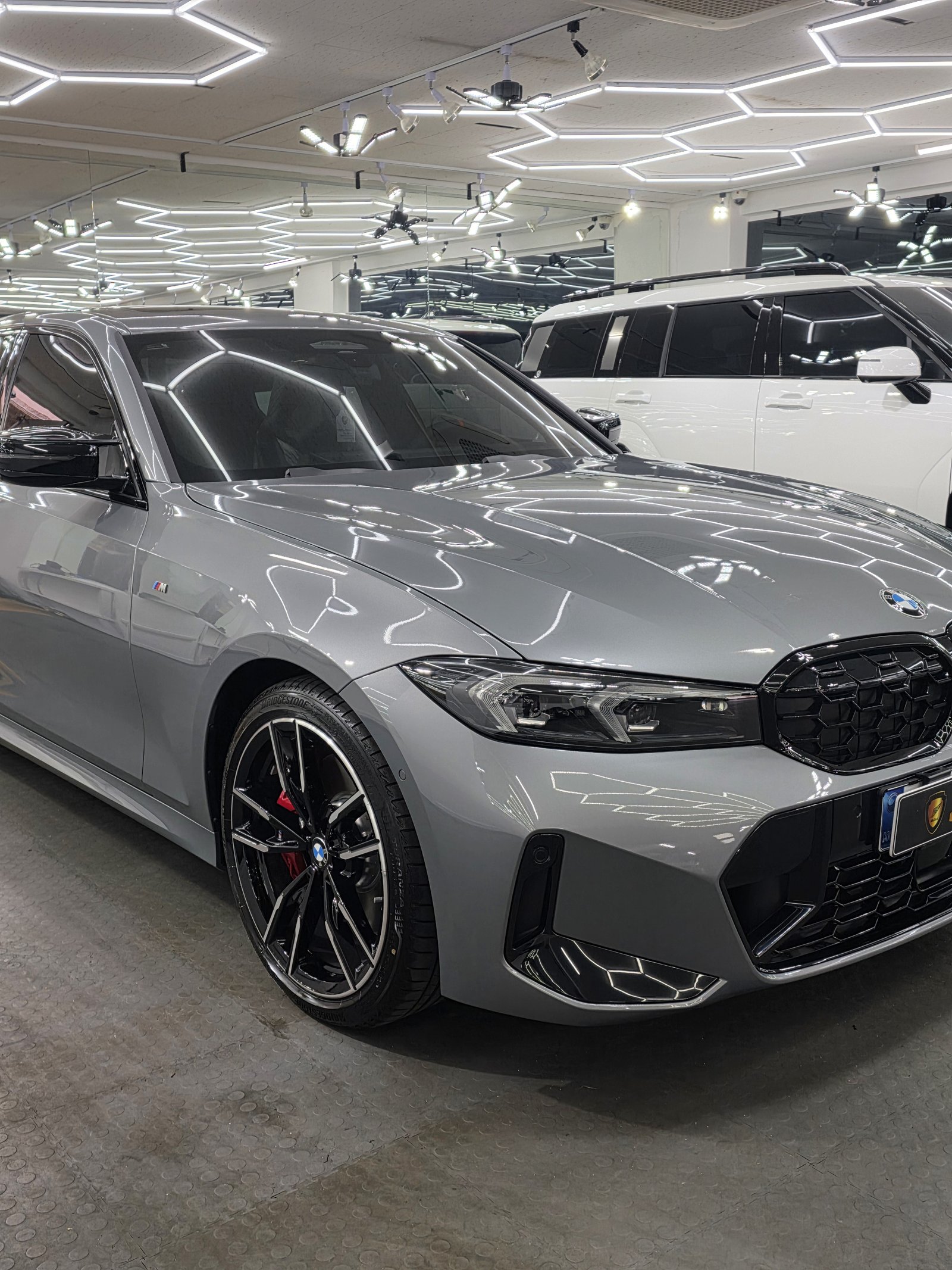 BMW 340i 그레이 신차 후측면 - 부산 쉴드광택 신차코팅