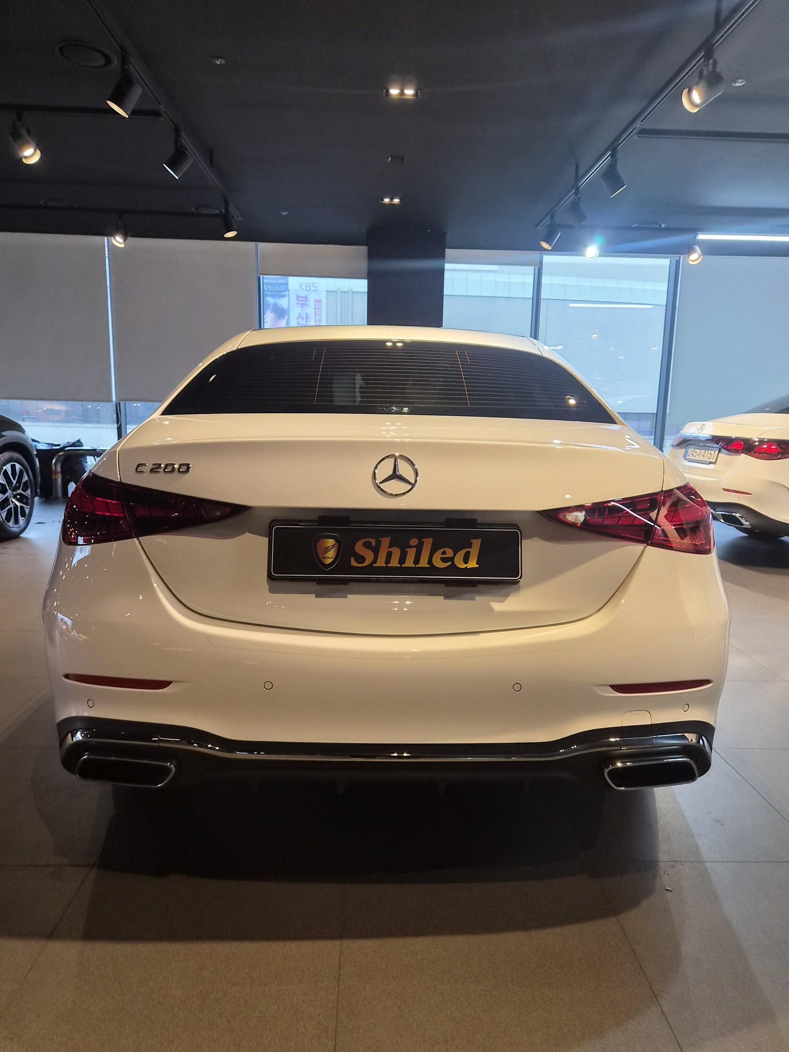 벤츠 C200 백색 후면 Shiled 번호판 - 부산 쉴드광택 신차코팅
