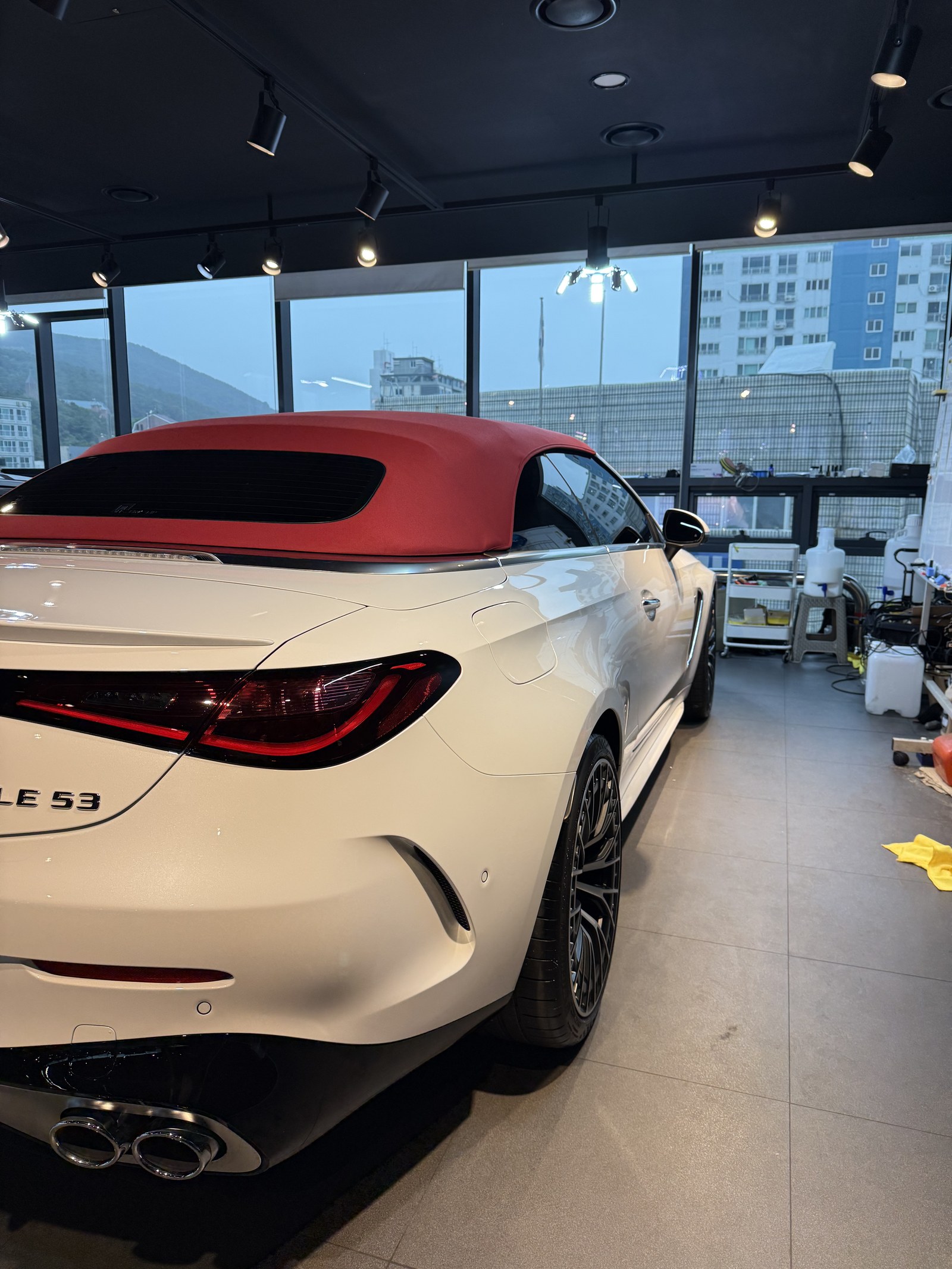 부산 유리막코팅 CLE53 AMG 카브리올레 백색 F5 - 쉴드광택 후측면