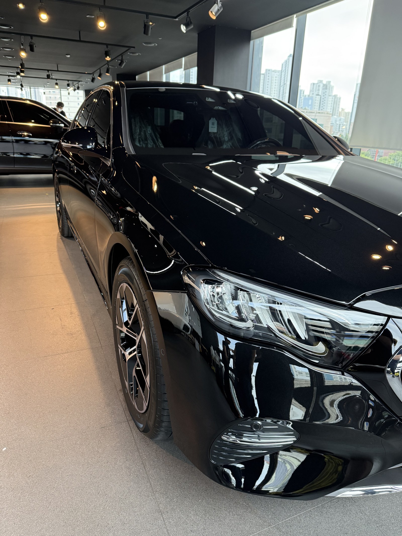 벤츠 E200 검정 전측면 글로시 - 부산 유리막코팅