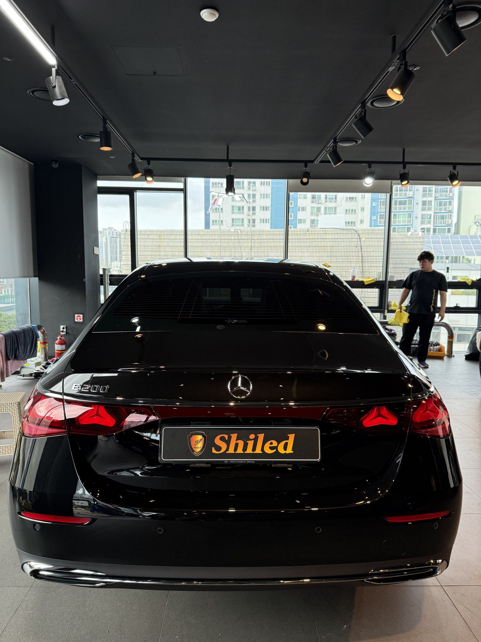 벤츠 E200 검정 후면 Shiled 번호판 - 부산 쉴드광택 신차코팅