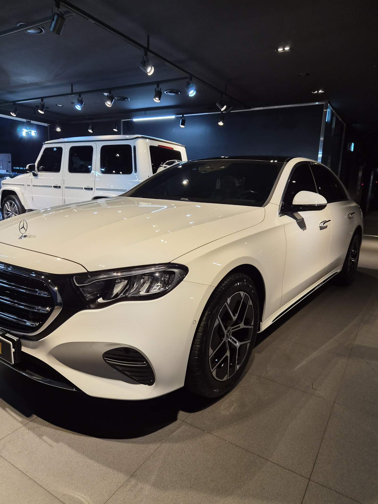 벤츠 E200 화이트 전측면 하이라이트 - 부산 쉴드광택 신차코팅