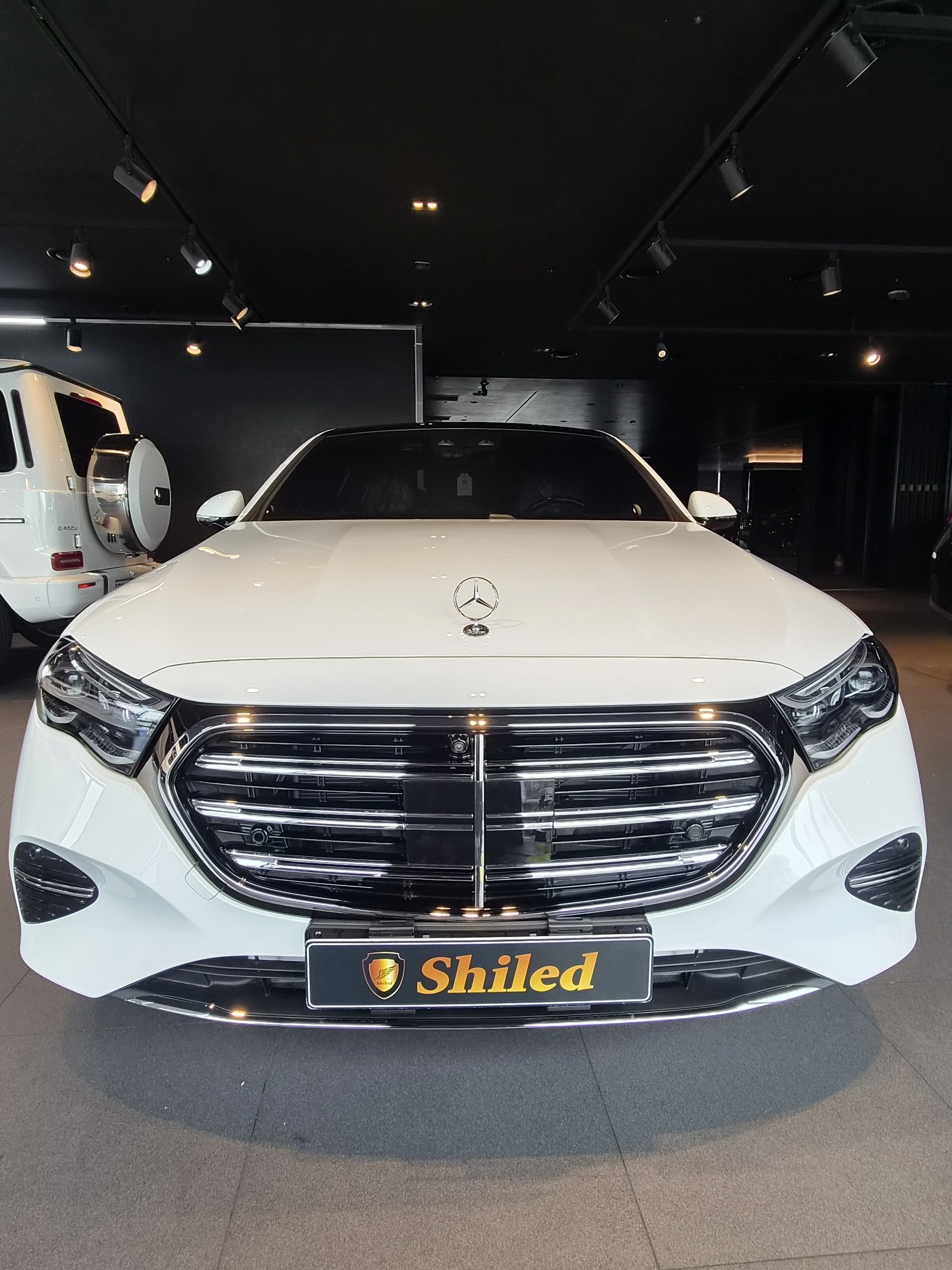 벤츠 E300 백색 신차 F5 유리막코팅 - 부산 쉴드광택 전면