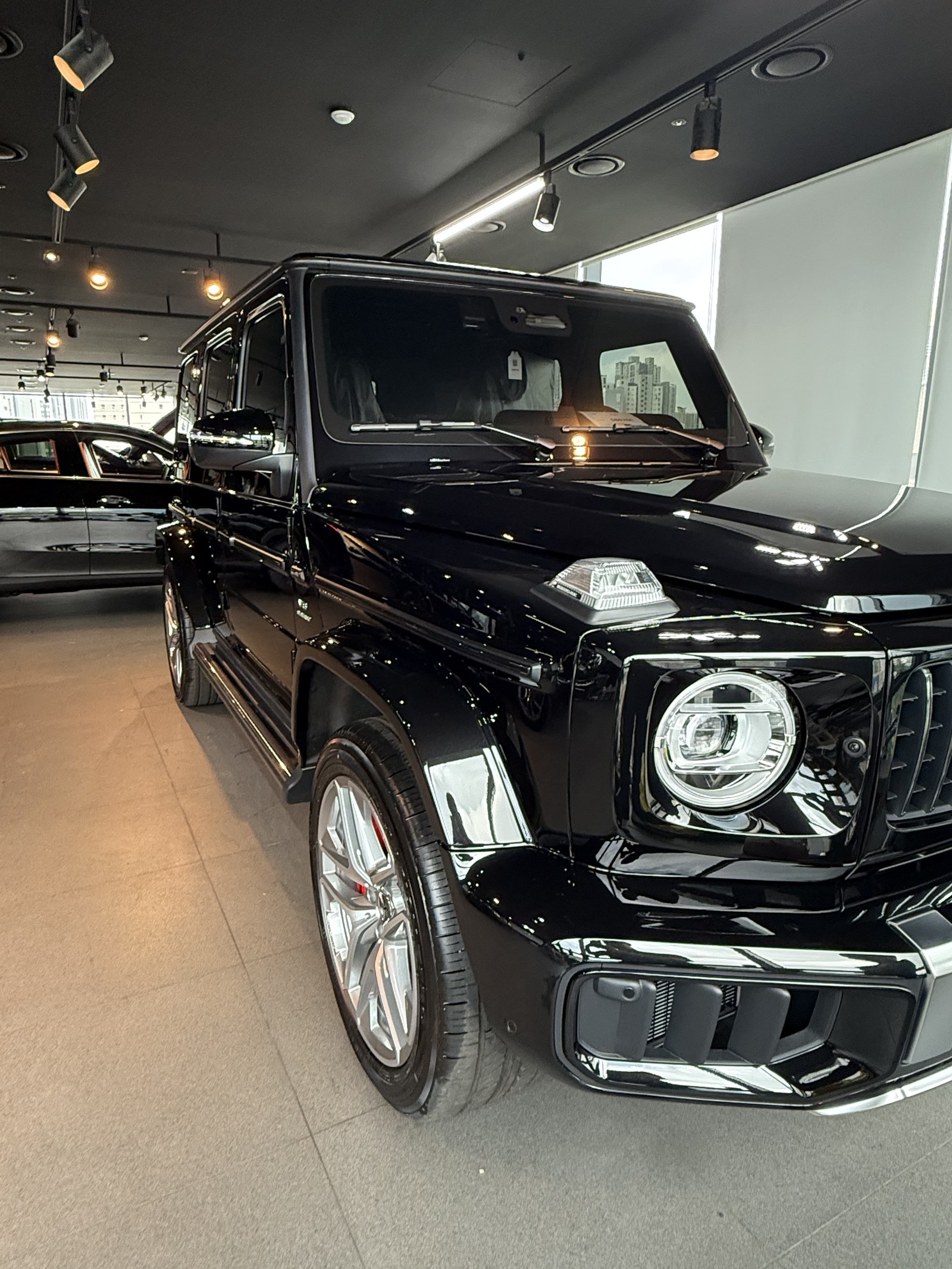 벤츠 AMG G63 검정 전측면 - 부산 유리막코팅