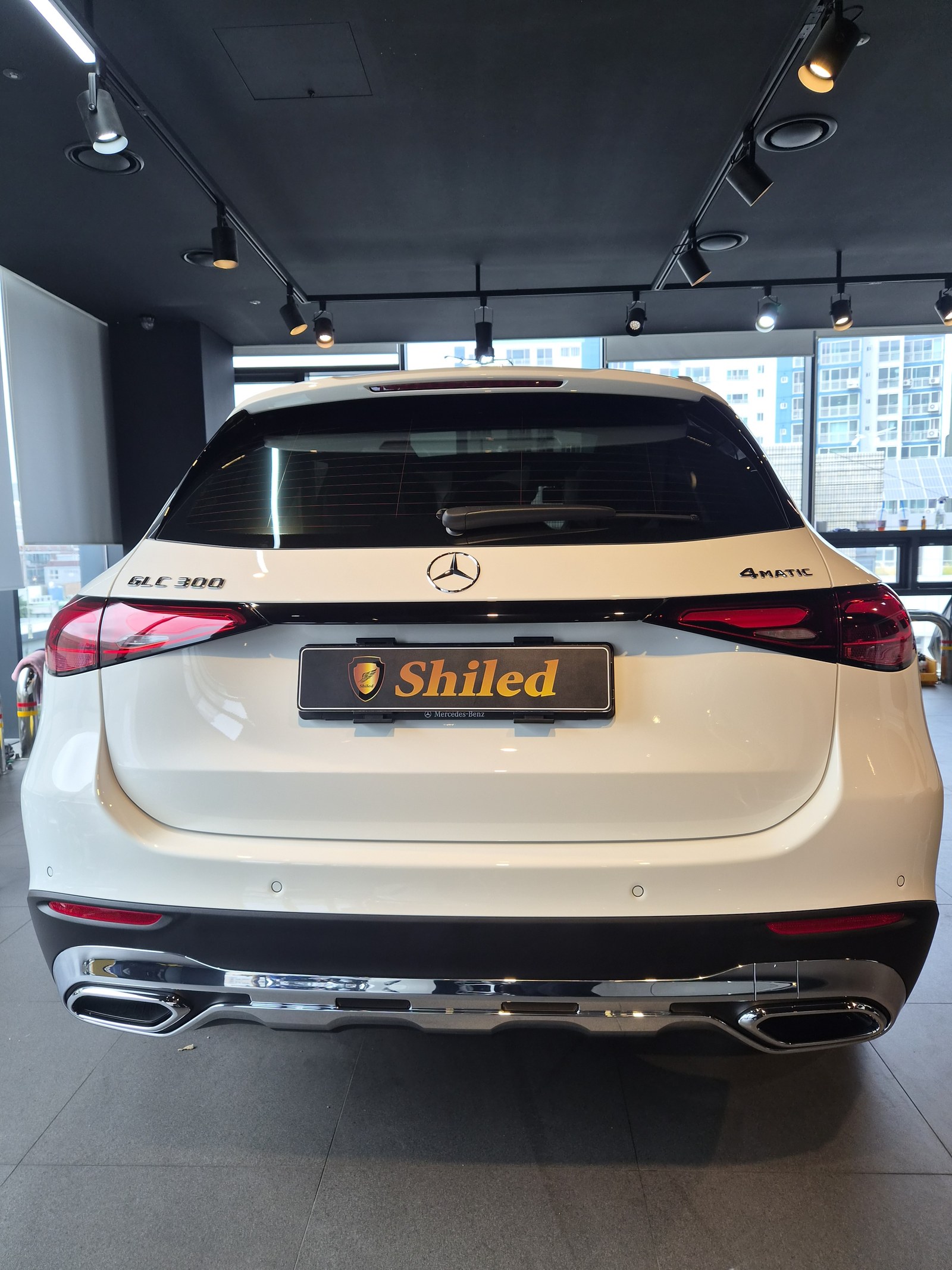 벤츠 GLC300 백색 후면 Shiled 번호판 - 부산 쉴드광택 신차코팅