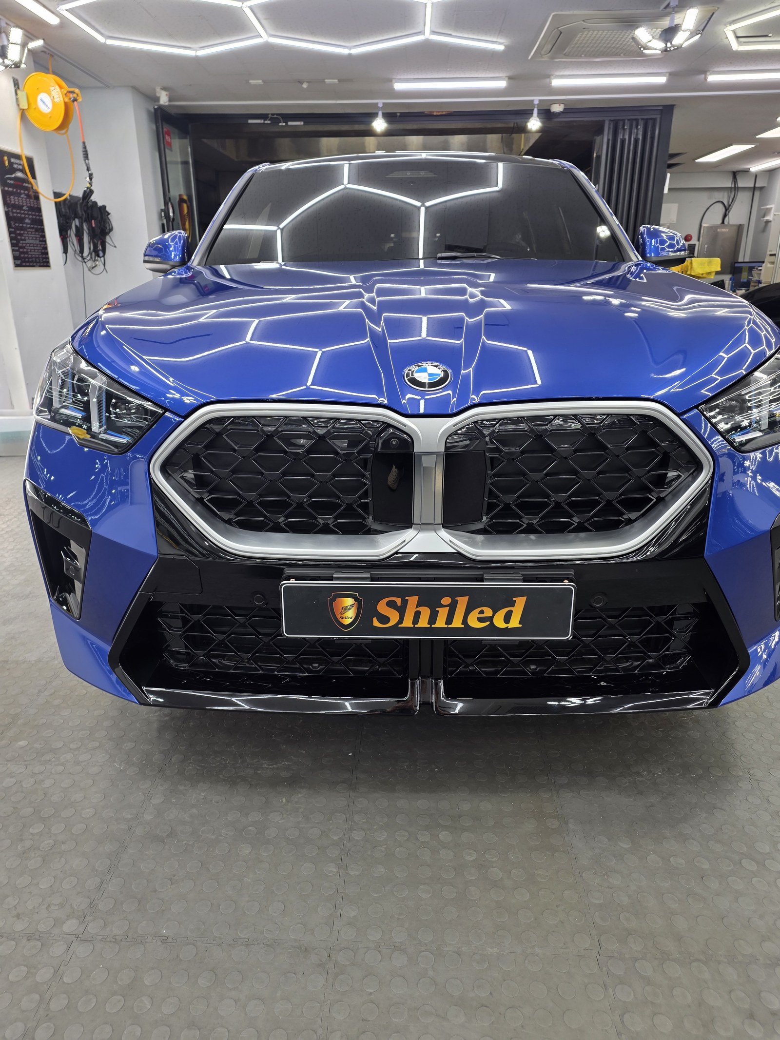 BMW X2 블루 신차 G-Pro 유리막코팅 - 부산 쉴드광택 전면 그릴