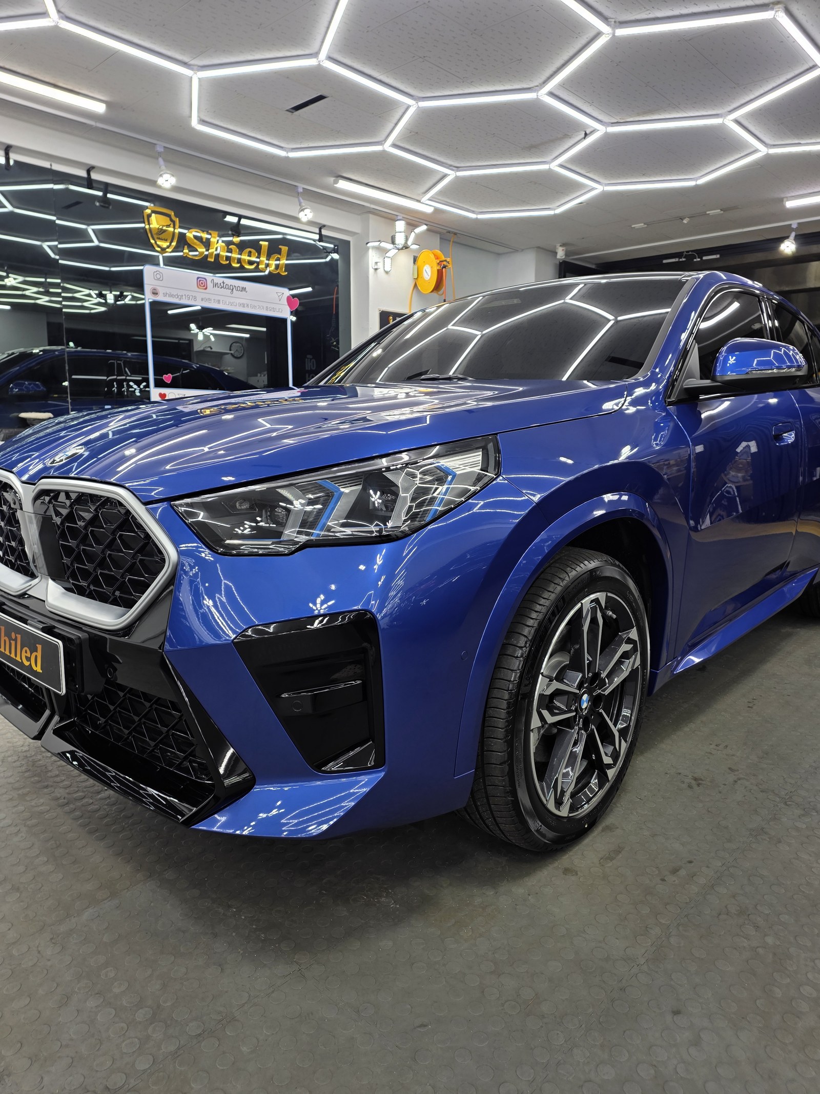 BMW X2 블루 전측면 하이라이트 - 부산 쉴드광택 신차코팅