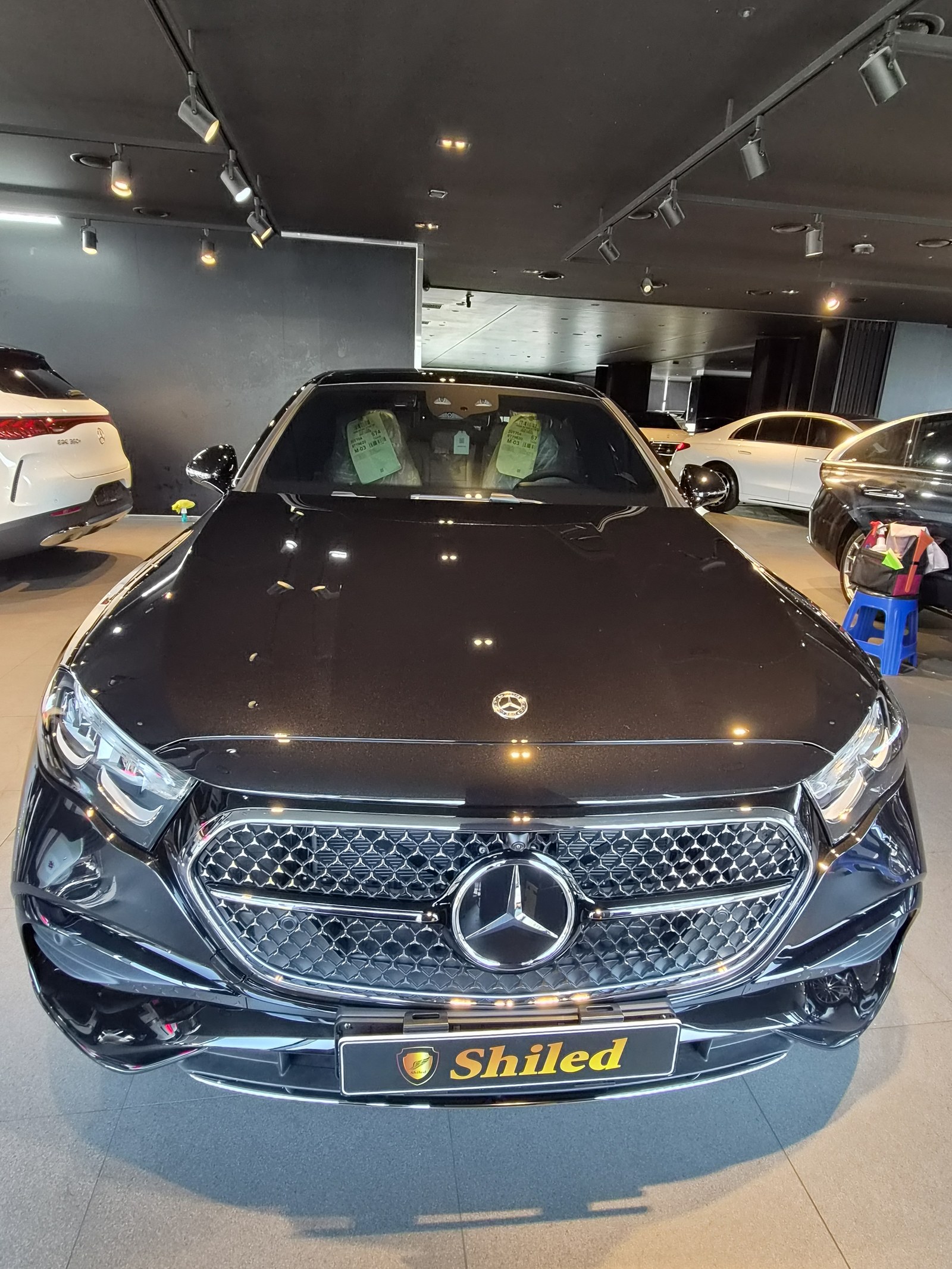 벤츠 E200 검정 신차 F5 유리막코팅 - 부산 쉴드광택 전면