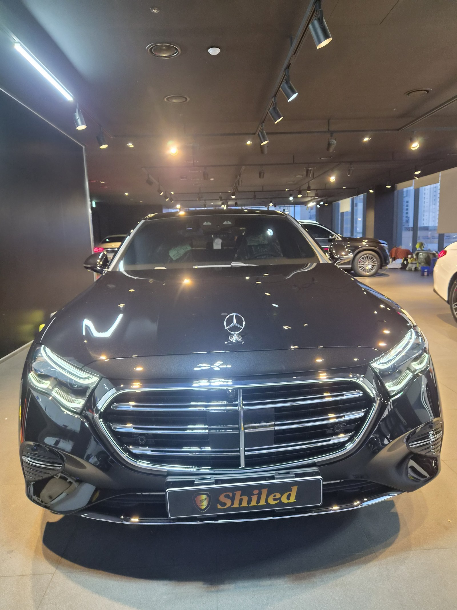 벤츠 E300 검정 신차 F5 유리막코팅 - 부산 쉴드광택 전면