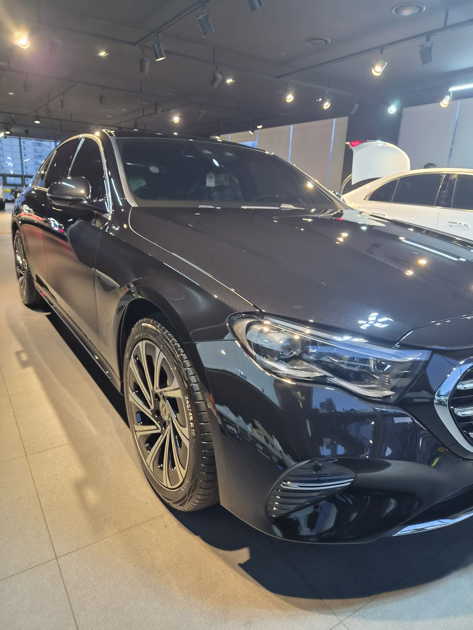 벤츠 E300 검정 전측면 글로시 - 부산 유리막코팅