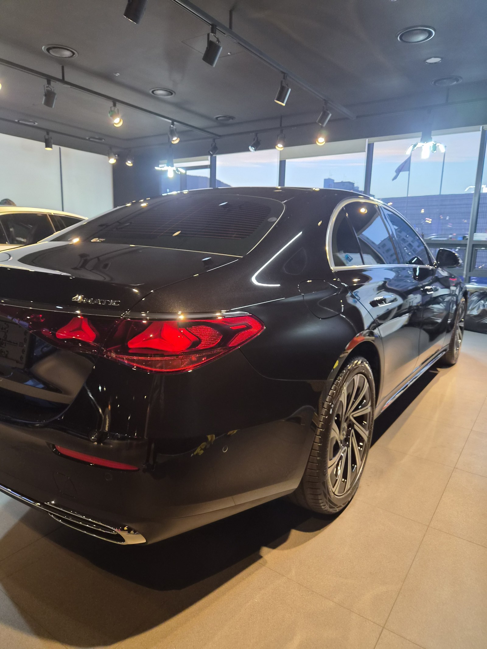벤츠 E300 검정 신차 측면 - 부산 쉴드광택 신차코팅