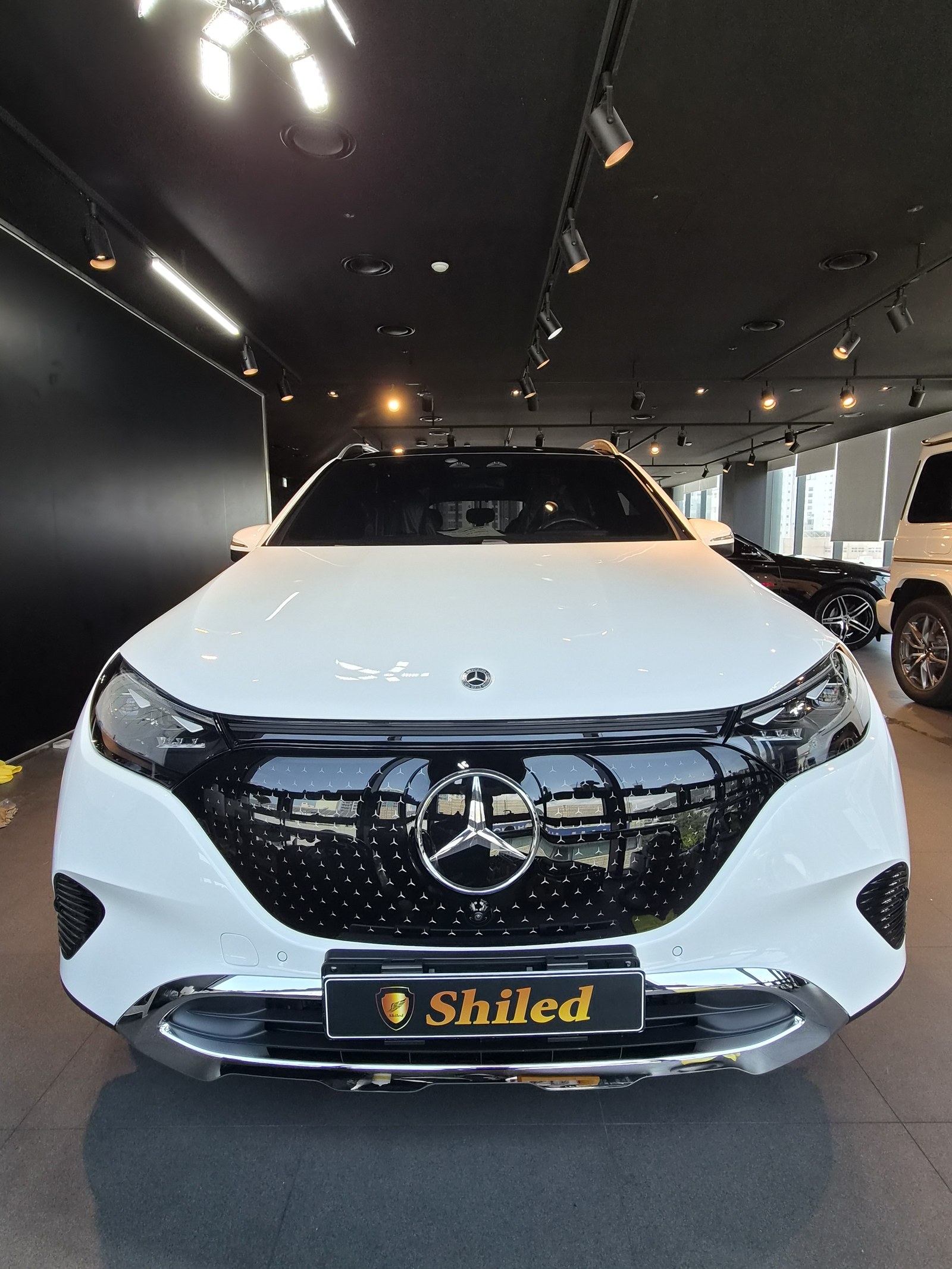 벤츠 EQE350 SUV 화이트 신차 F5 유리막코팅 - 부산 쉴드광택 전면