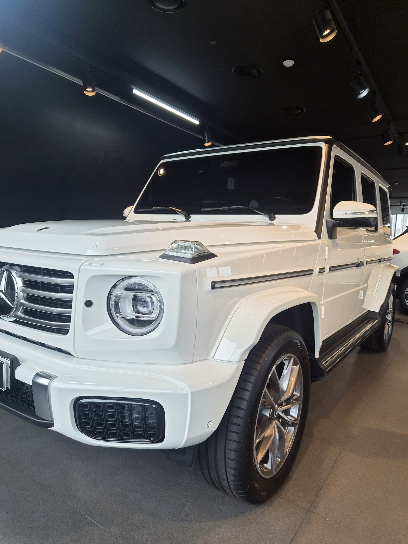 벤츠 G450 화이트 신차 트리플코팅 - 부산 쉴드광택 전면