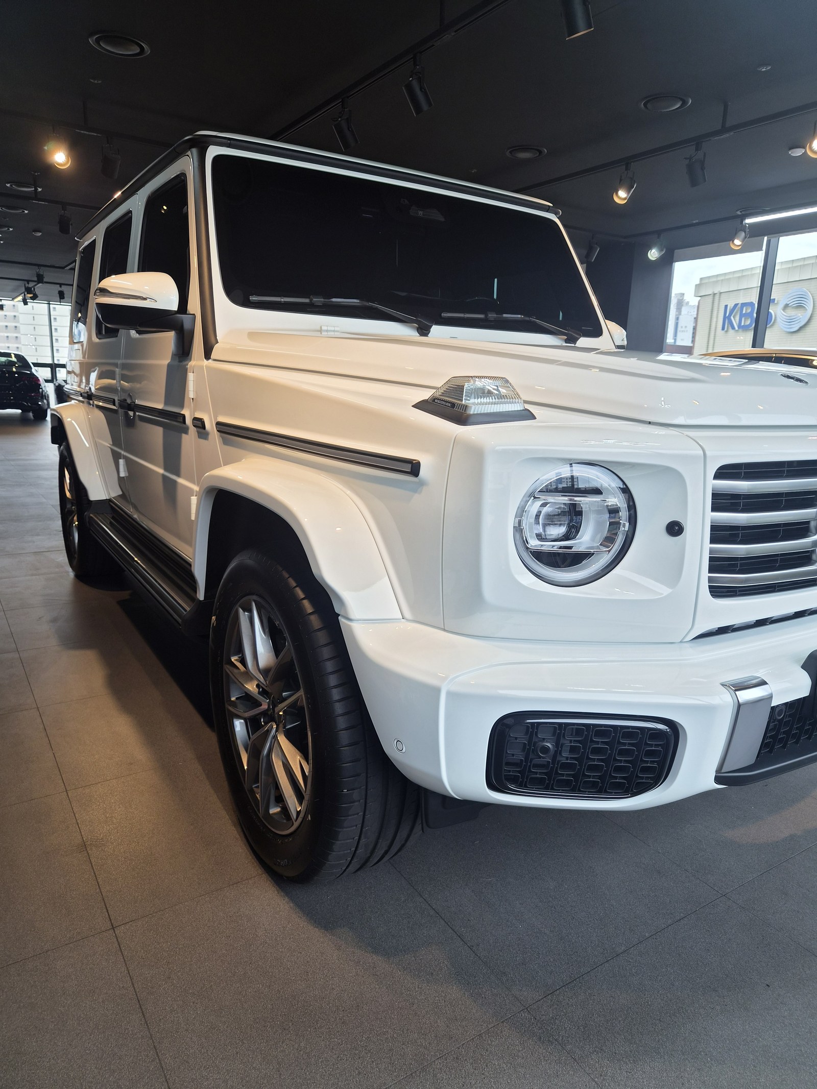 벤츠 G450 화이트 신차 전측면 휠 - 부산 쉴드광택 신차코팅