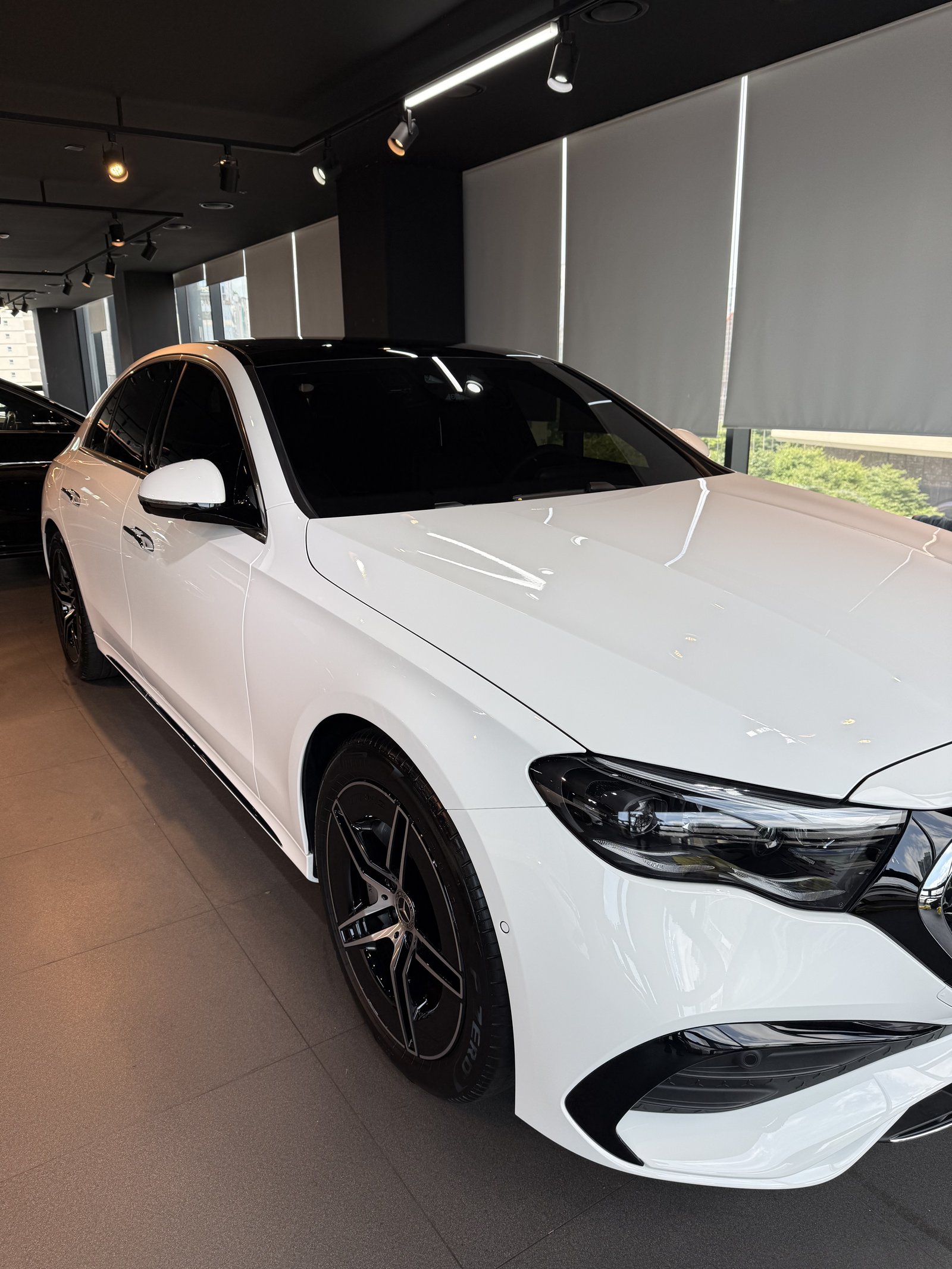 벤츠 E300 화이트 측면 - 유리막코팅