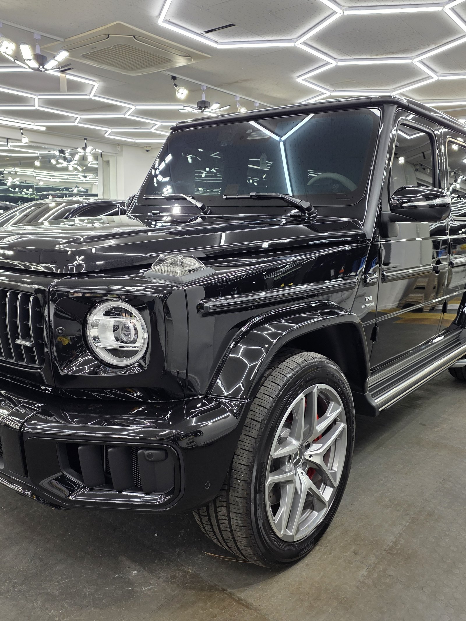 벤츠 G63 검정 신차 후측면 - 부산 신차 유리막코팅