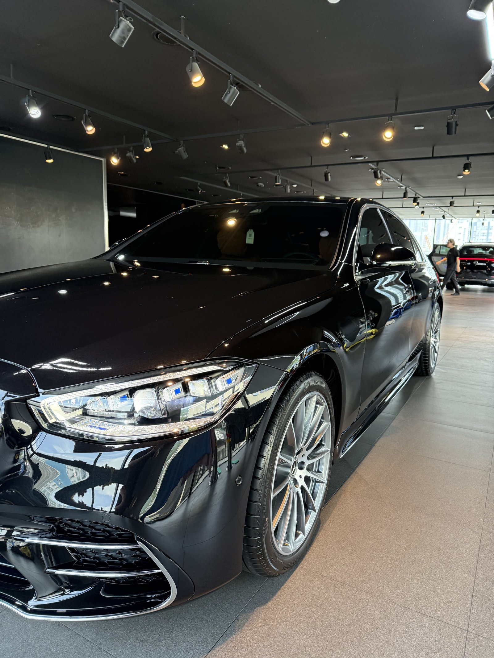 벤츠 S450 검정 신차 후측면 클로즈업 - 부산 신차 유리막코팅