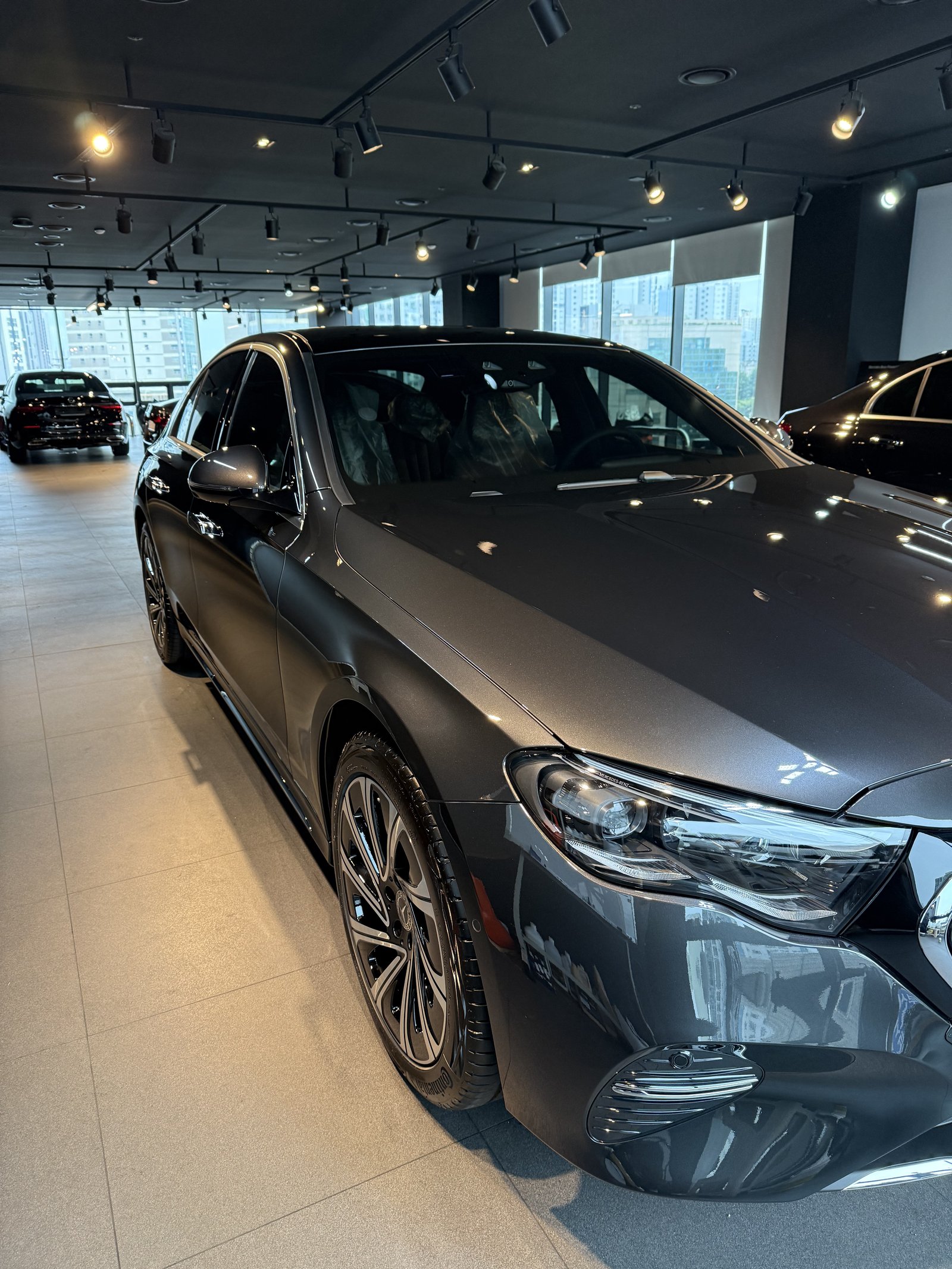 벤츠 E300 그레이 측면 - 부산 유리막코팅