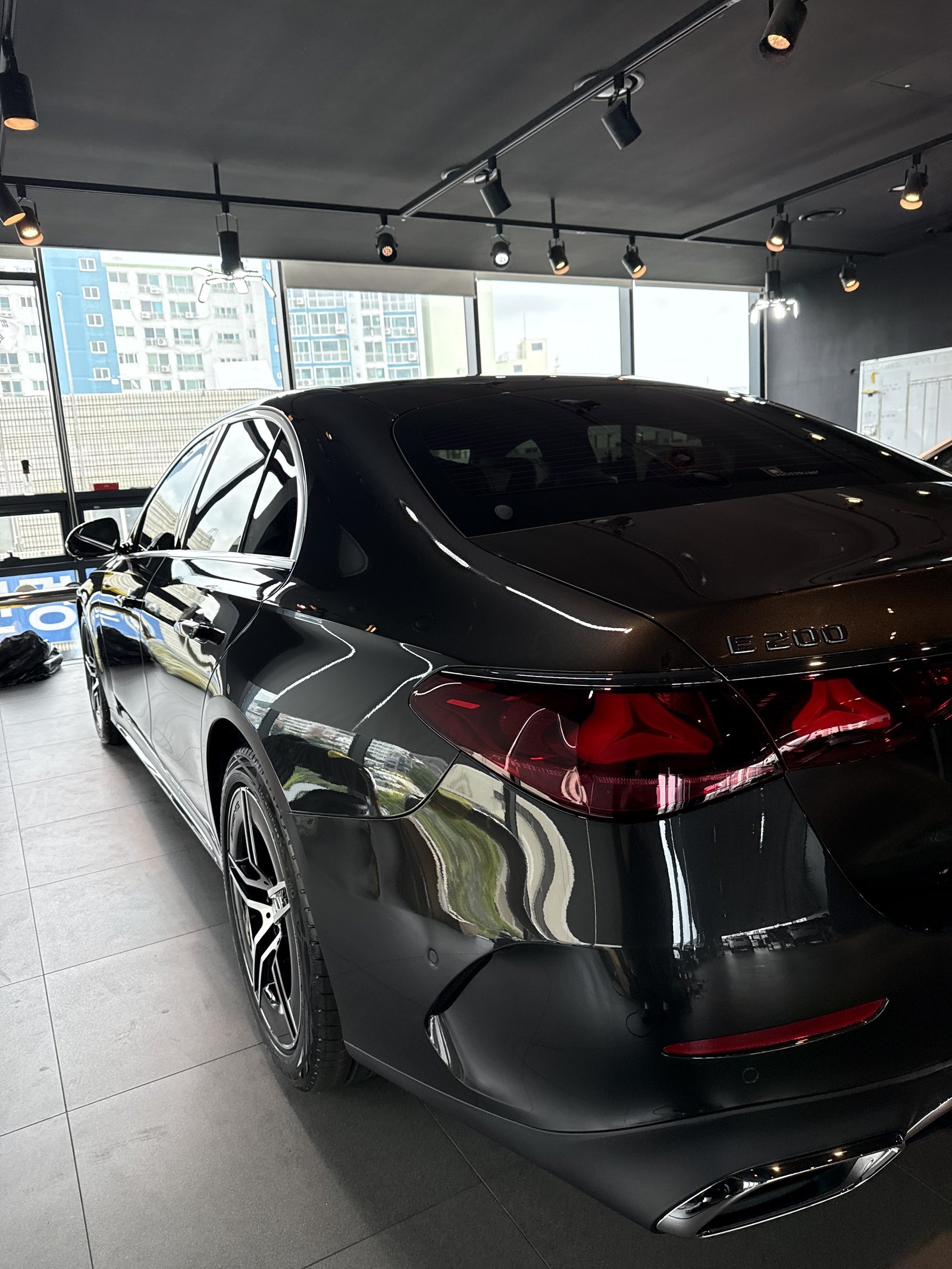 벤츠 E200 AMG 측면 휠 - 부산 유리막코팅