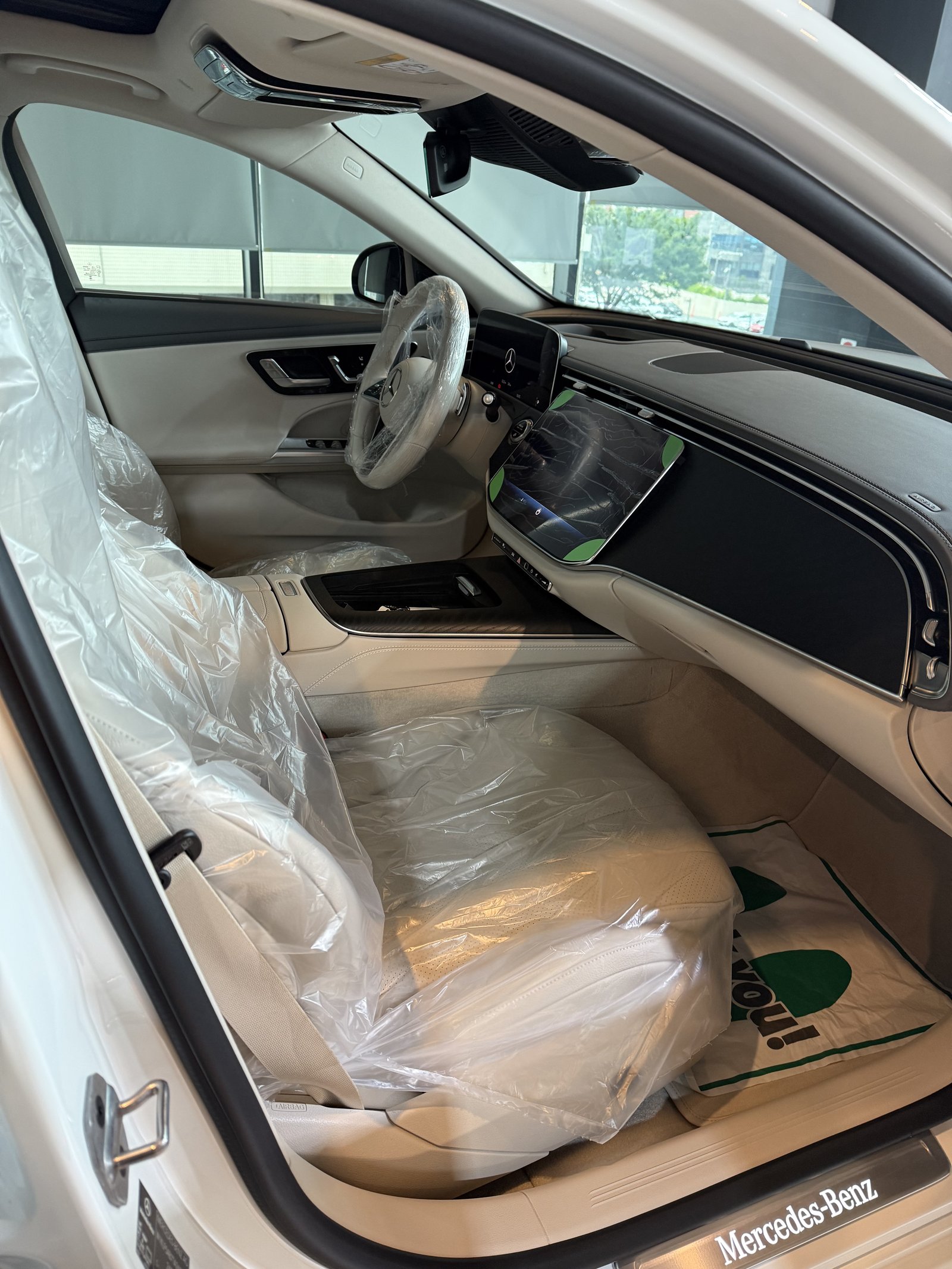 벤츠 E200 신차 실내 대시보드 - 유리막코팅