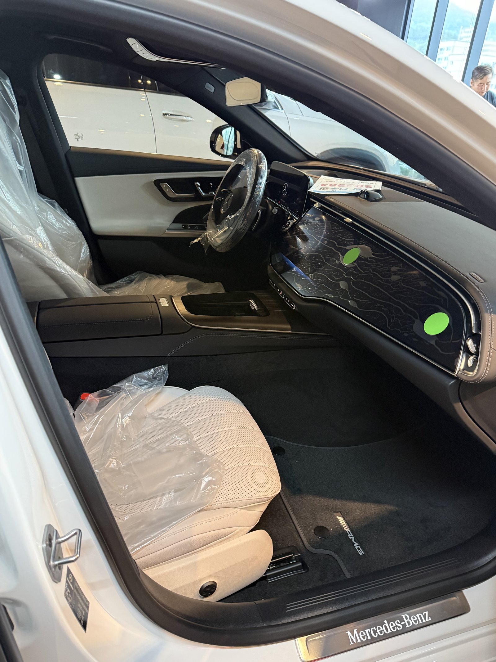 벤츠 E300 신차 실내 대시보드 - 유리막코팅