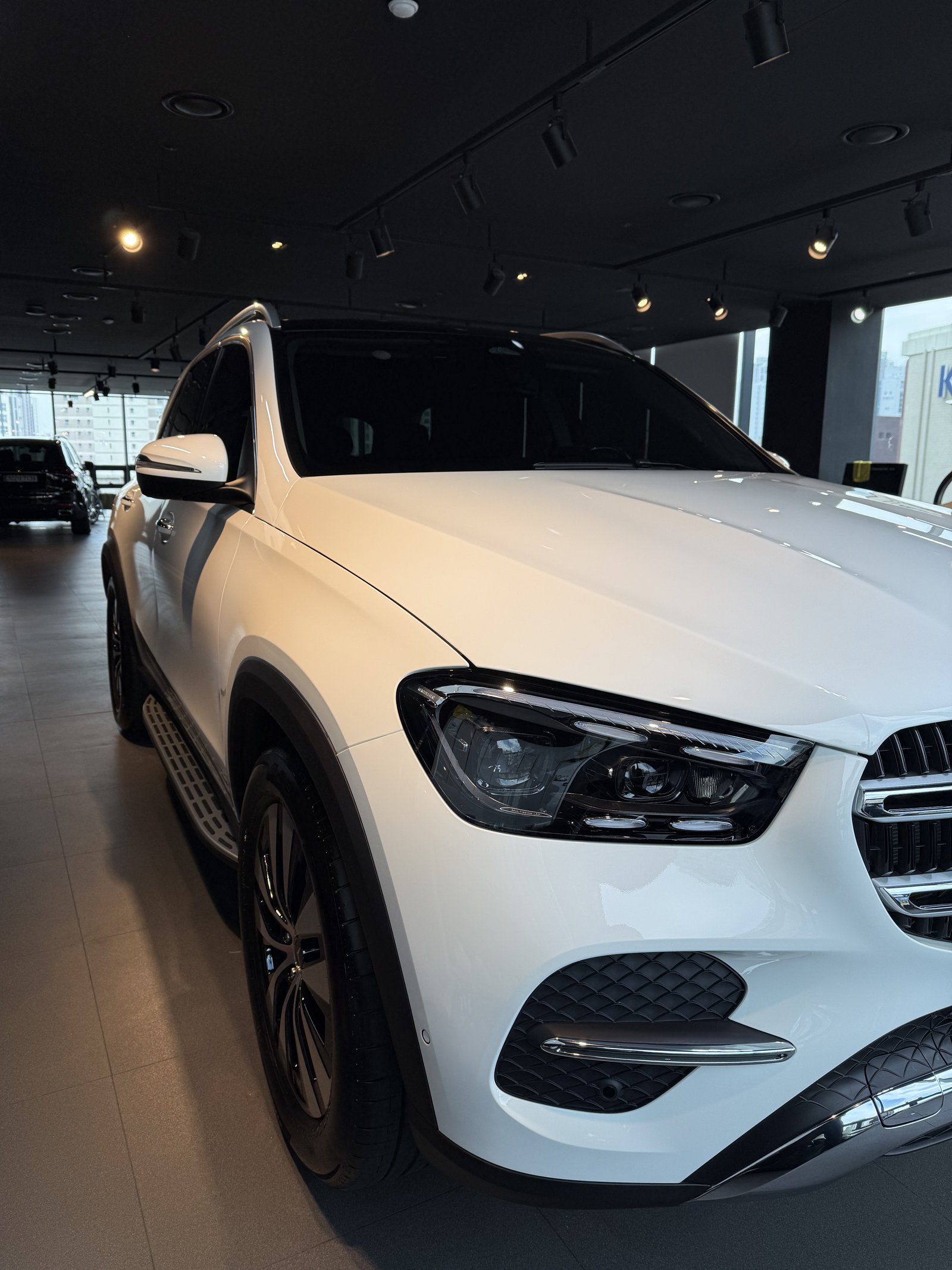 벤츠 GLE450 백색 헤드라이트 각도 - 부산 쉴드광택