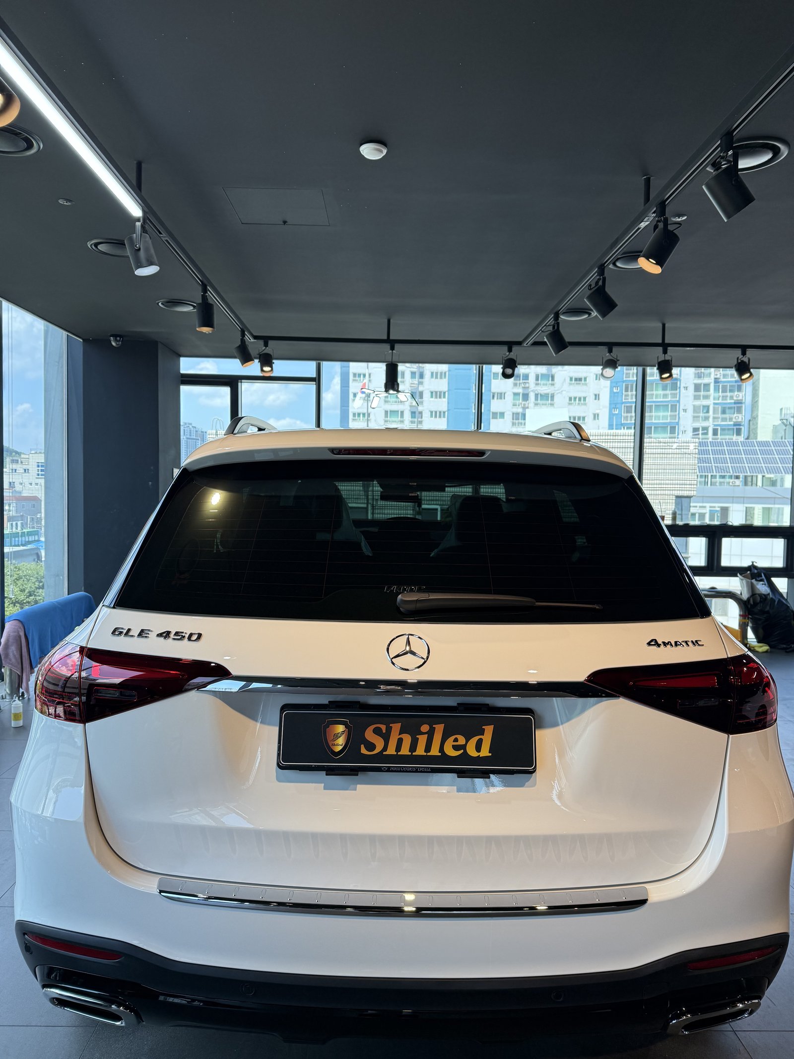 벤츠 GLE450 백색 후면 GLE 450 배지 - 부산 쉴드광택