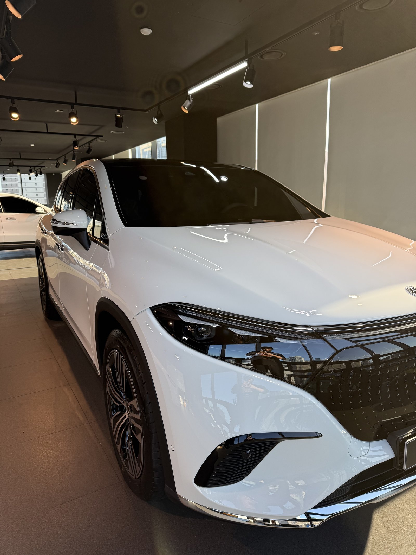 부산 유리막코팅 EQS450 SUV 백색 전측면 글로시 - 부산 유리막코팅