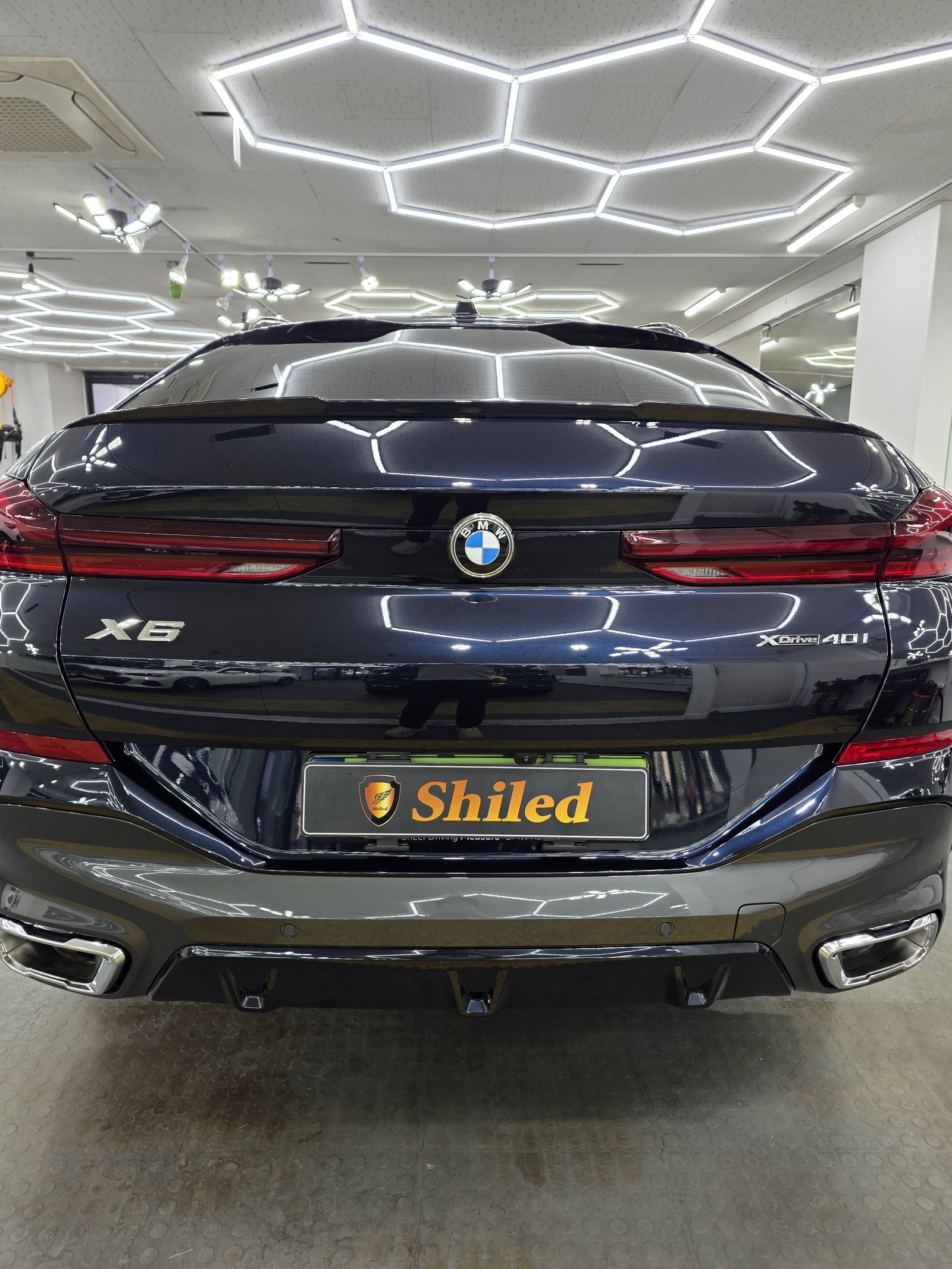 BMW X6 블루 신차 후면 - 유리막코팅