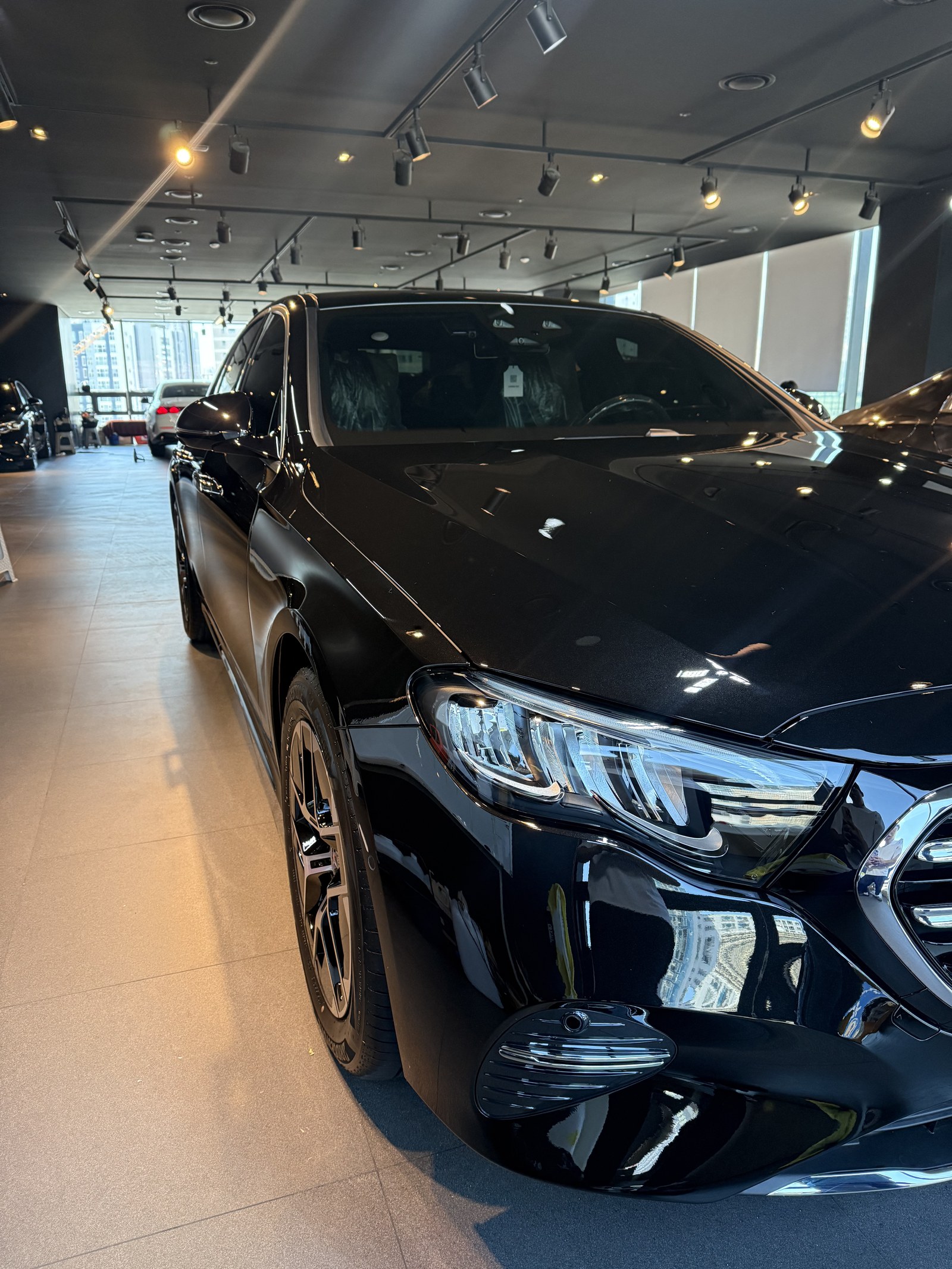 벤츠 E200 검정 신차 전측면 글로시 - 부산 유리막코팅