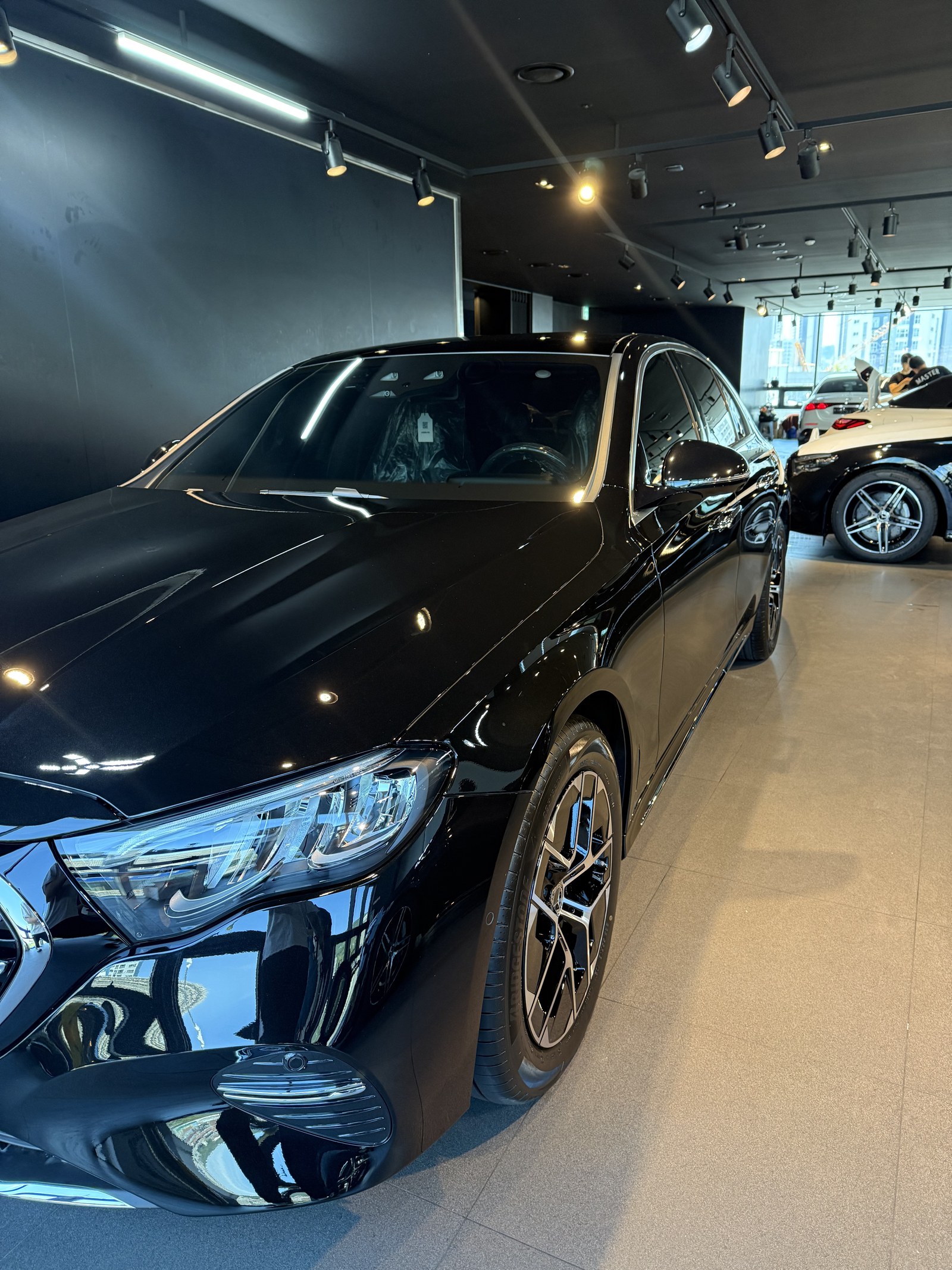 벤츠 E200 검정 신차 측면 - 유리막코팅
