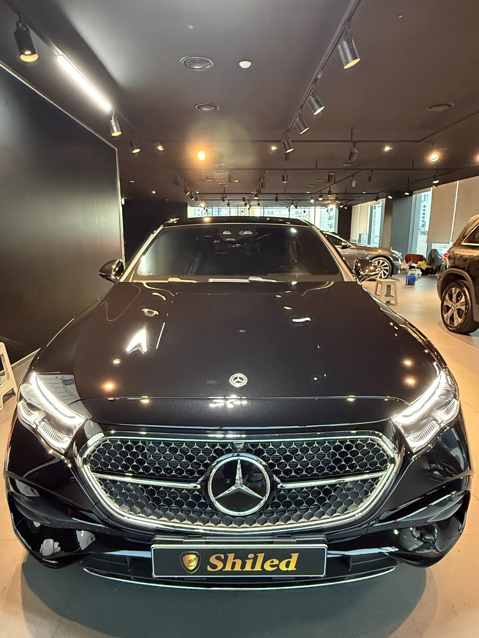 벤츠 E300 AMG 검정 신차 F5 유리막코팅 - 부산 쉴드광택 전면