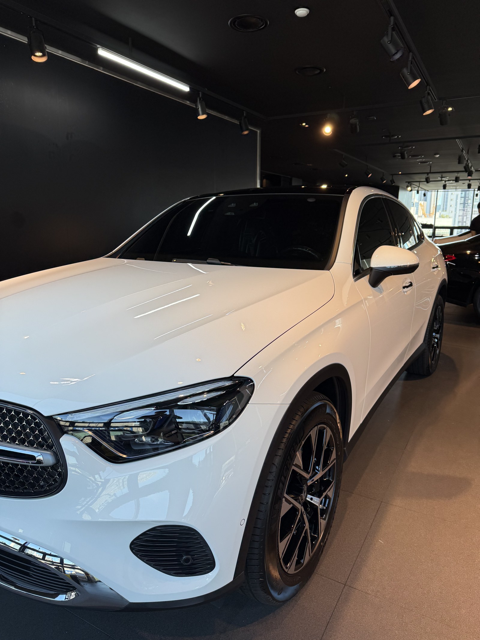 벤츠 GLC300 쿠페 백색 신차 F5 유리막코팅 - 부산 쉴드광택 전면