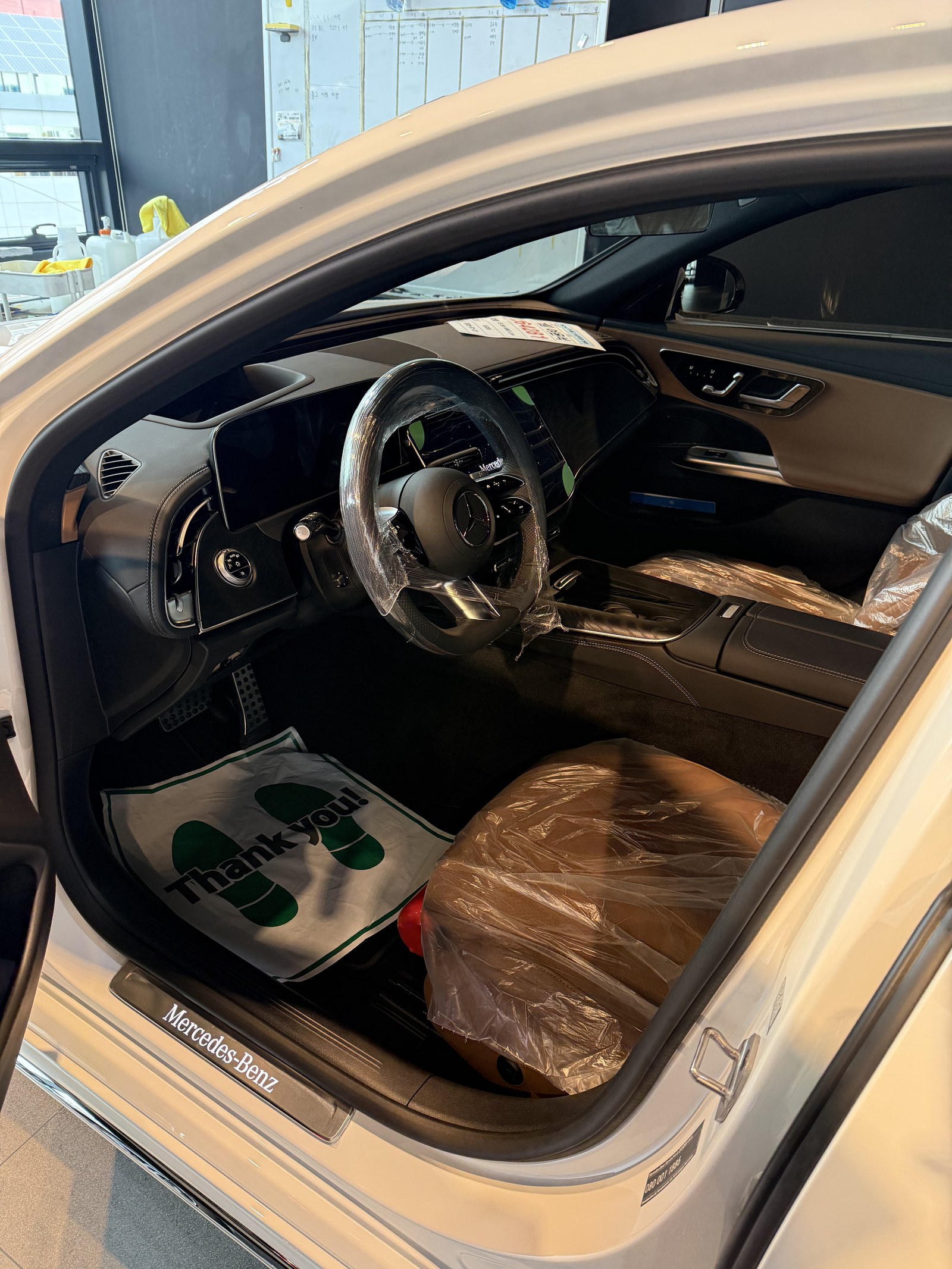 벤츠 E200 AMG 신차 실내 - 출고 전 컨디션