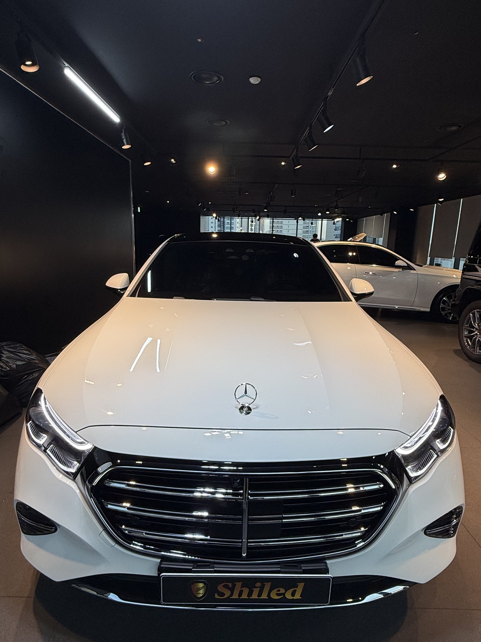 벤츠 E300 백색 신차 F5 유리막코팅 - 부산 쉴드광택 전면