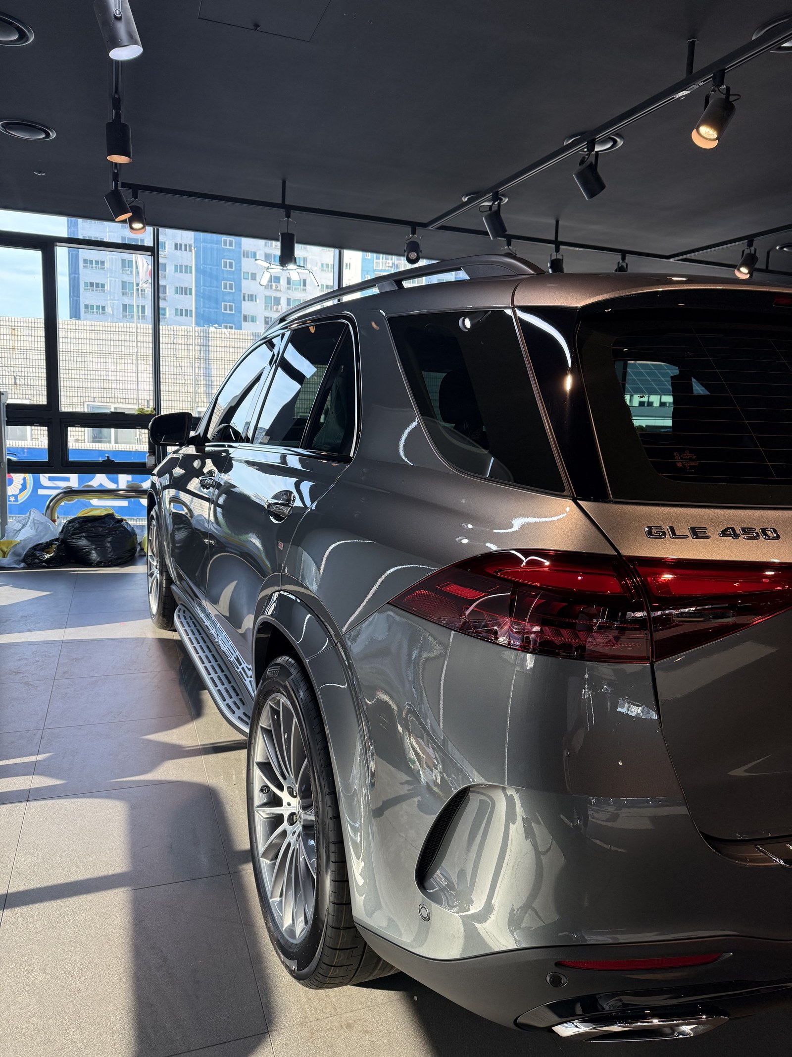 벤츠 GLE450 그레이 신차 후측면 - 부산 쉴드광택 신차코팅