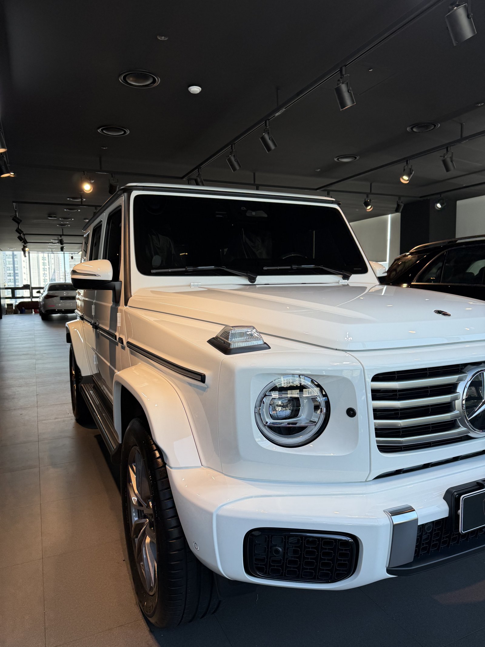 벤츠 G450 백색 전측면 - 부산 유리막코팅