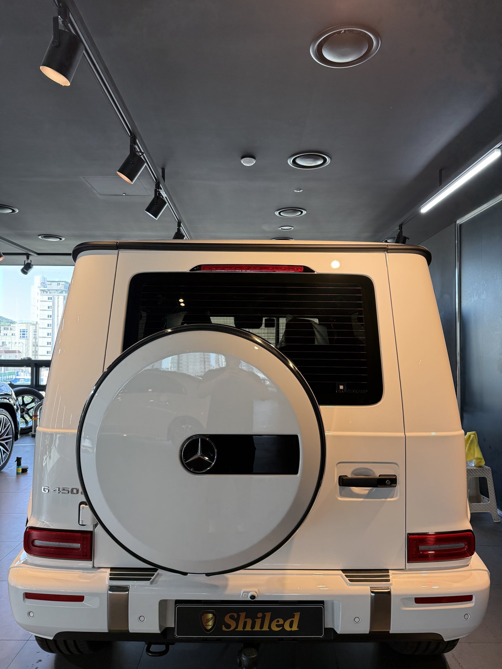 벤츠 G450 백색 후면 - G450d 배지, 부산 쉴드광택