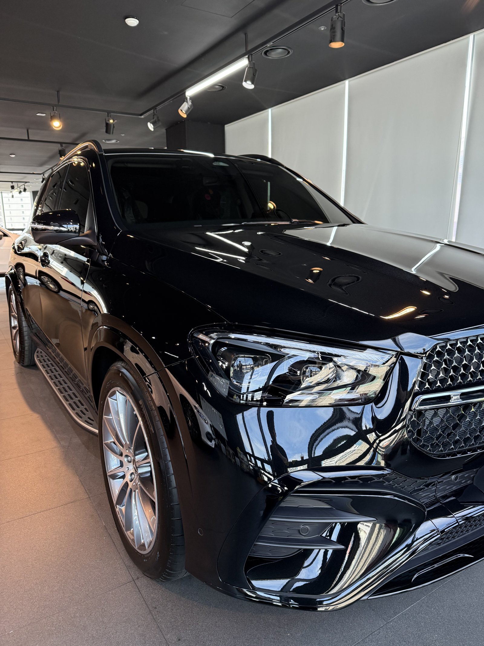벤츠 GLE450 검정 전측면 - 부산 유리막코팅
