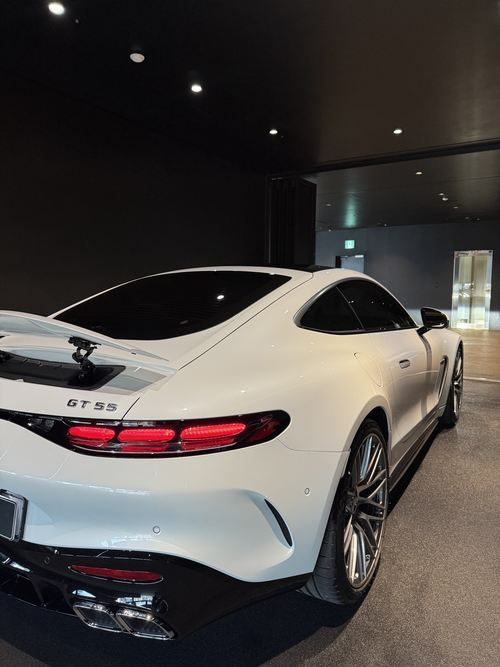 벤츠 AMG GT55 백색 신차 후측면 - 부산 신차코팅