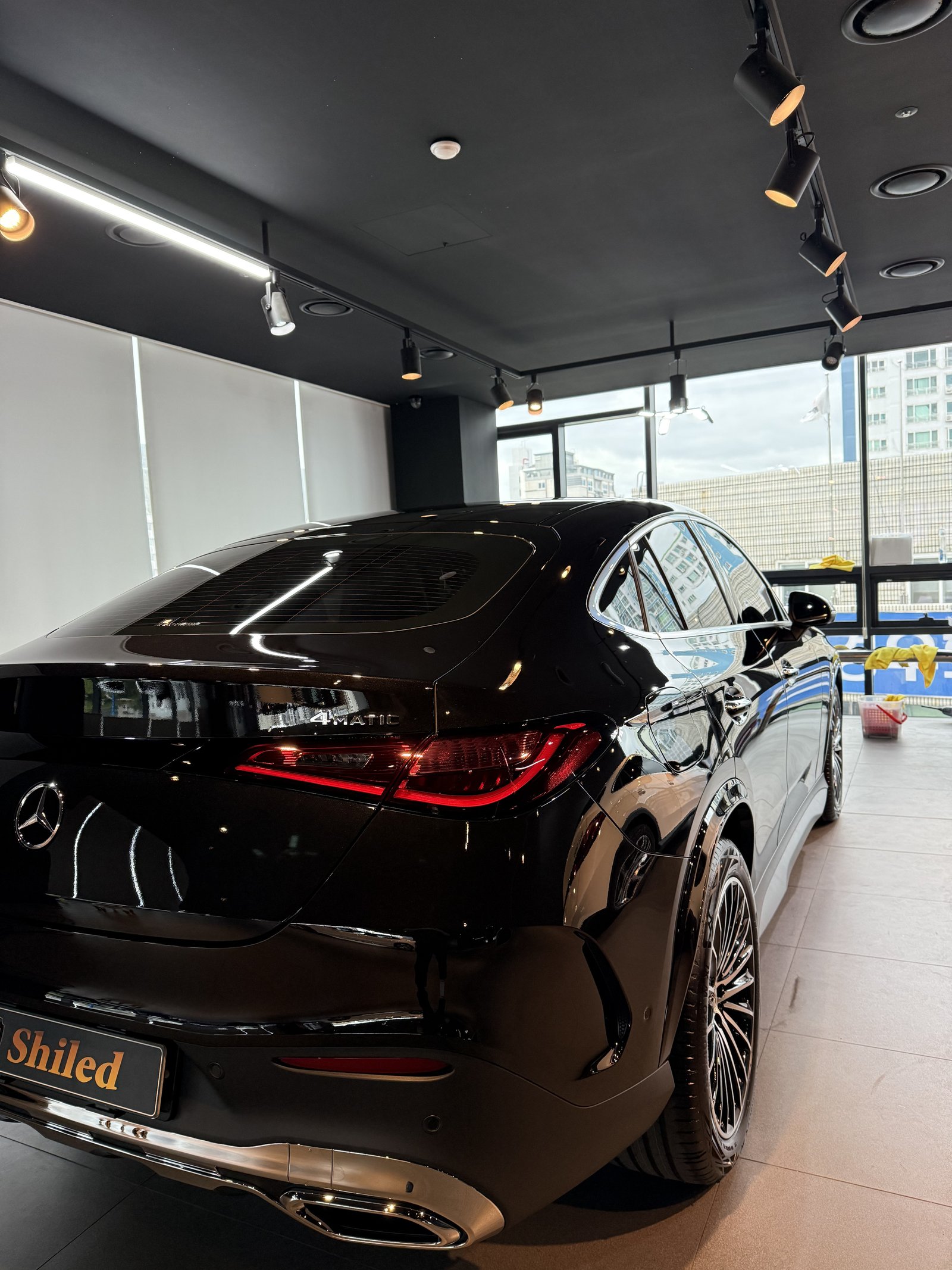 벤츠 GLC300 검정 신차 후측면 - 부산 신차코팅